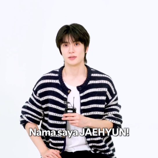 [KREAM 단독 리오더] STU Round Neck Stripe Cardigan Navy, STU Wool Collar Stripe Cardigan Black 착용 스타일 - 1