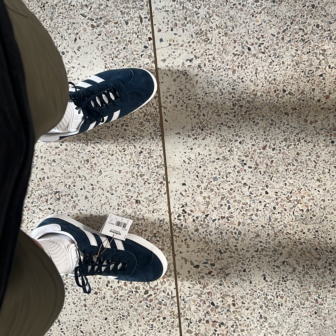 Adidas Gazelle Collegiate Navy 착용 스타일 - 1