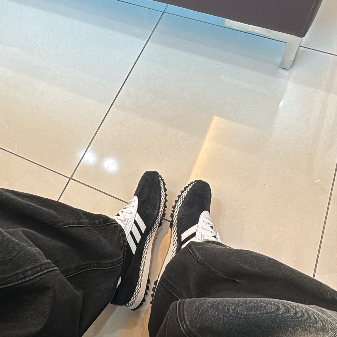 Adidas City Marathon PT Core Black 착용 스타일