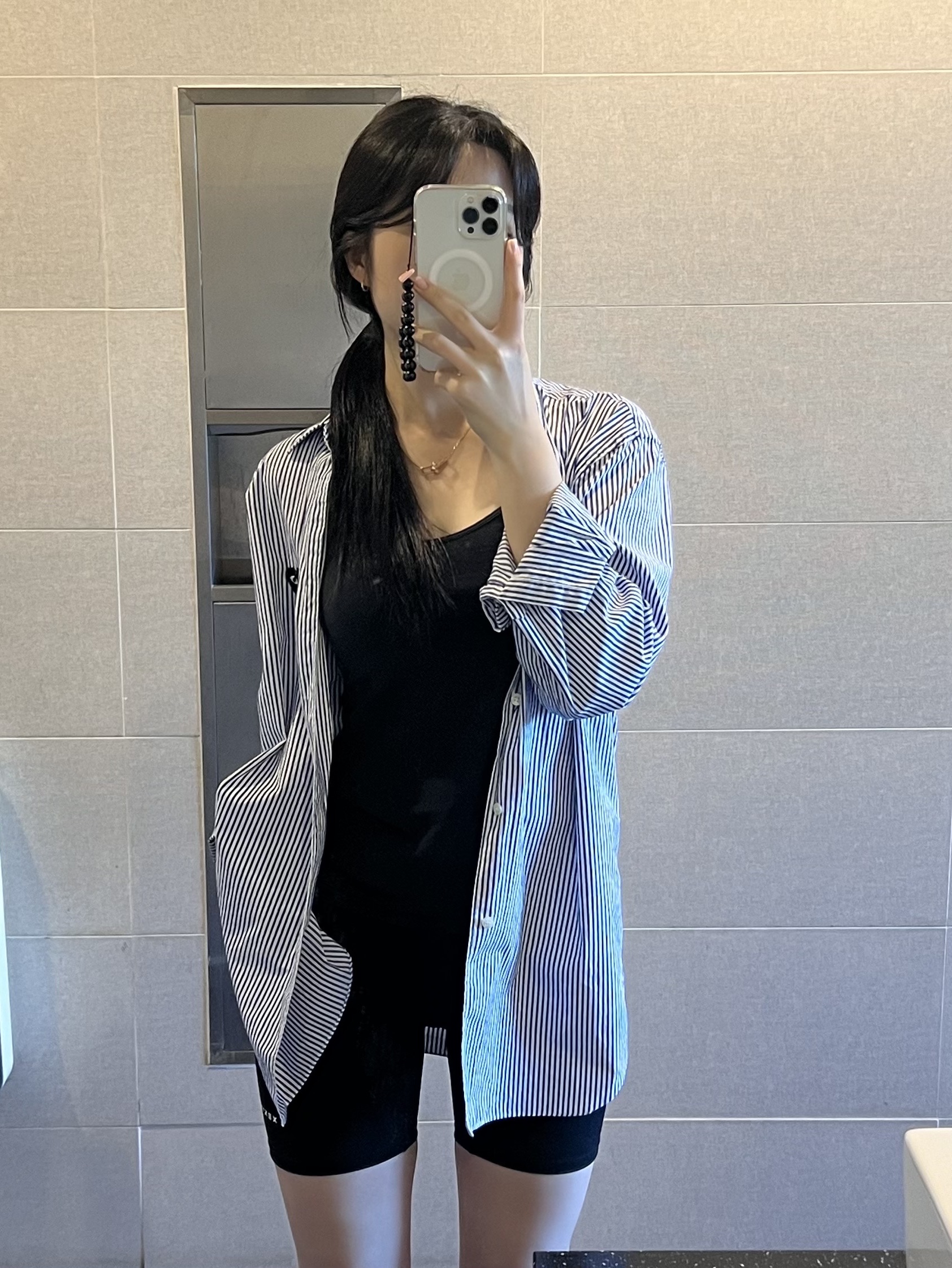 Play Comme des Garcons Striped Black Heart Shirt Blue 착용 스타일 - 1