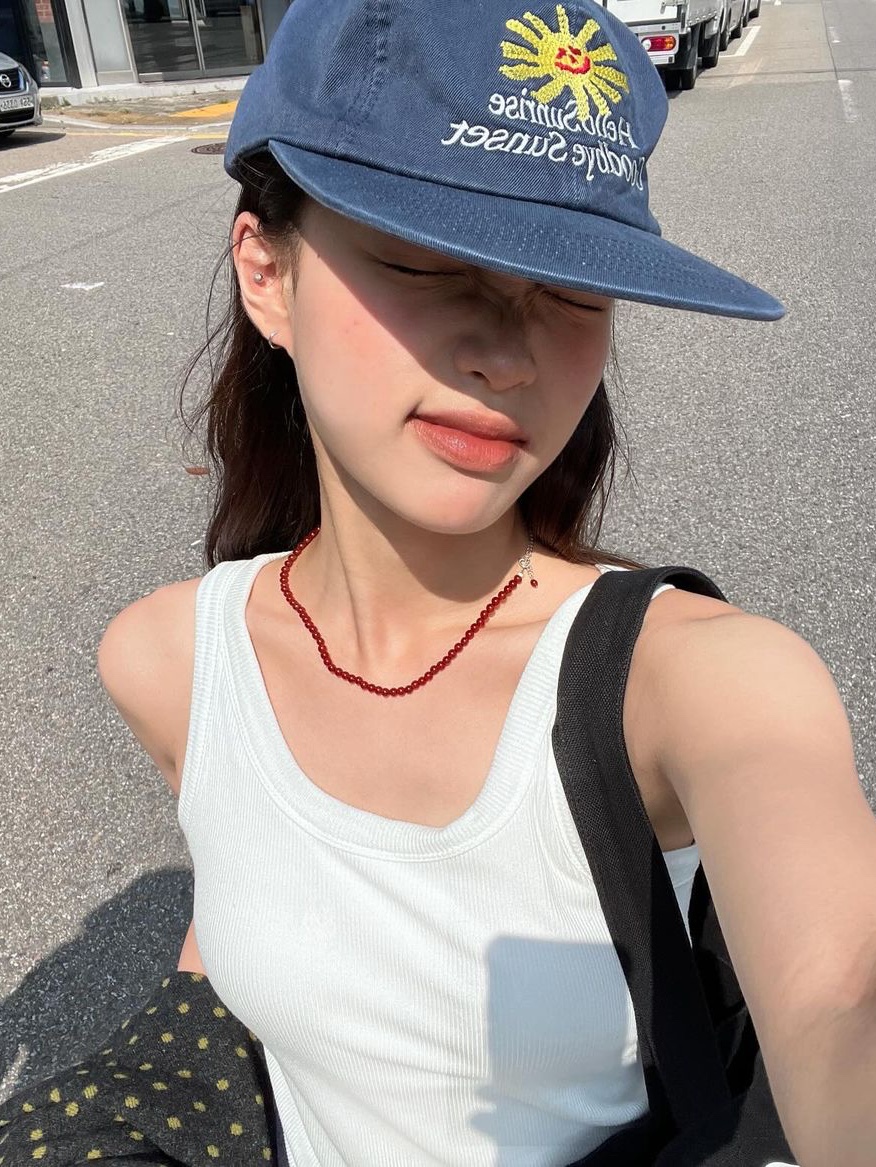 HS x Hank Relaxed Fit Cap Navy 착용 스타일