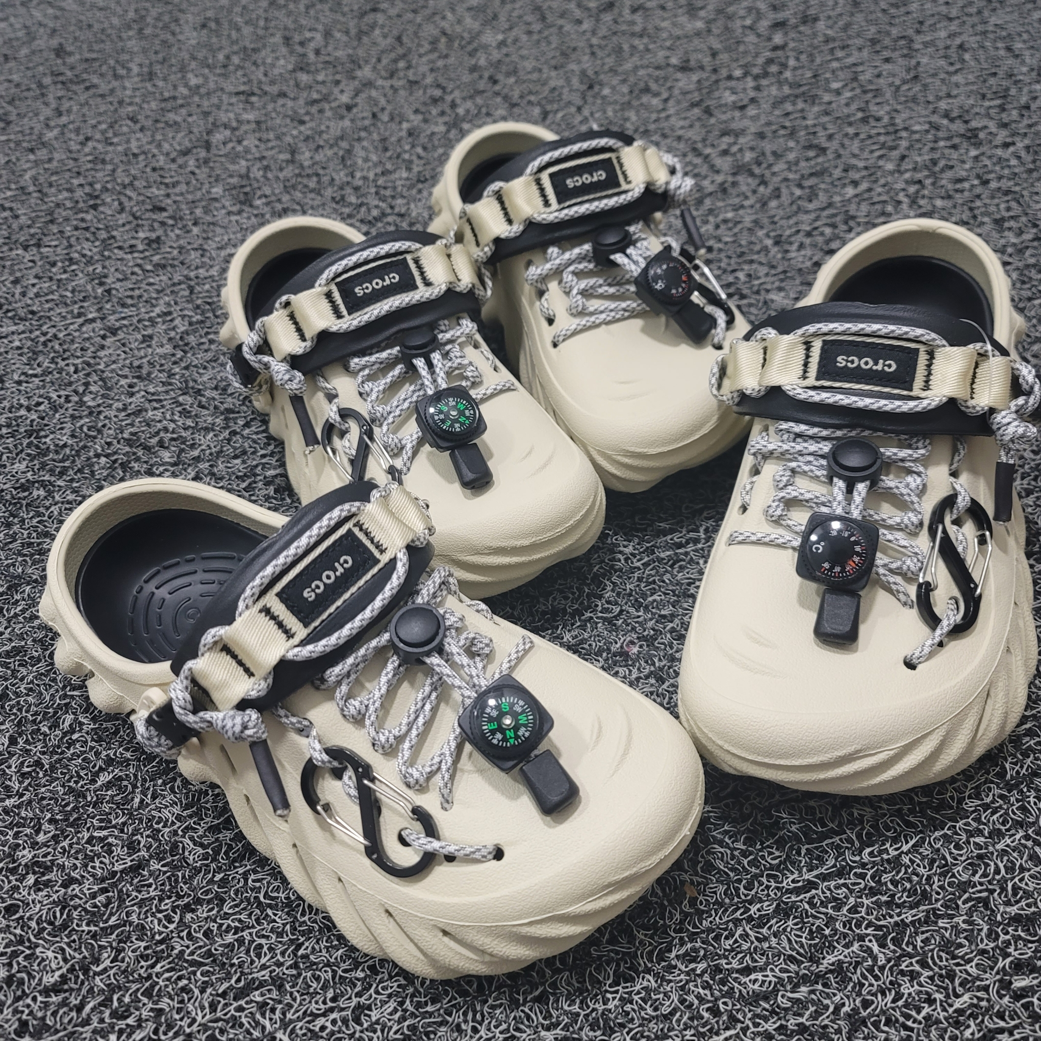 Crocs Echo Clog Bone Black 착용 스타일 - 2