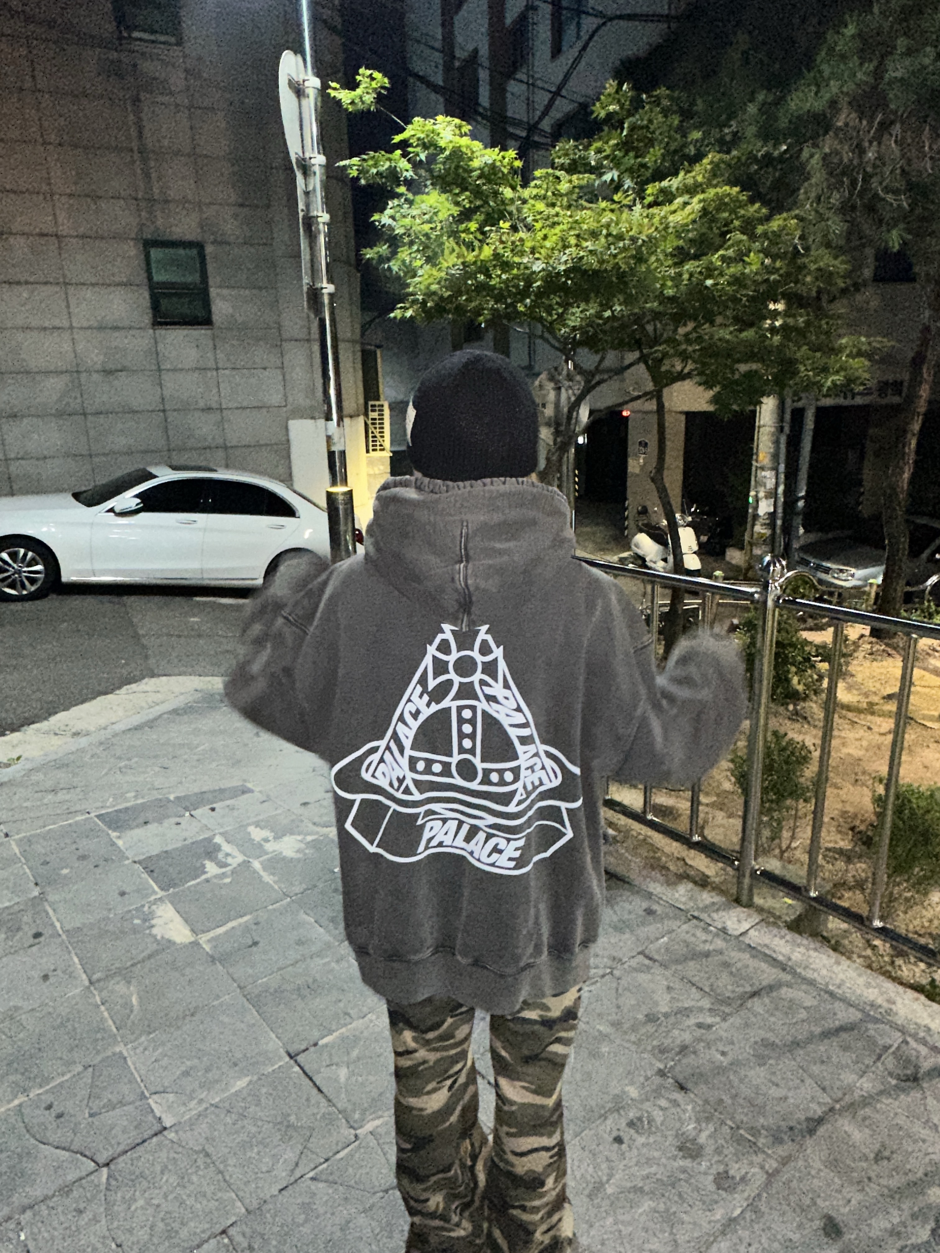 Palace x Vivienne Westwood Hood Black - 24FW 착용 스타일