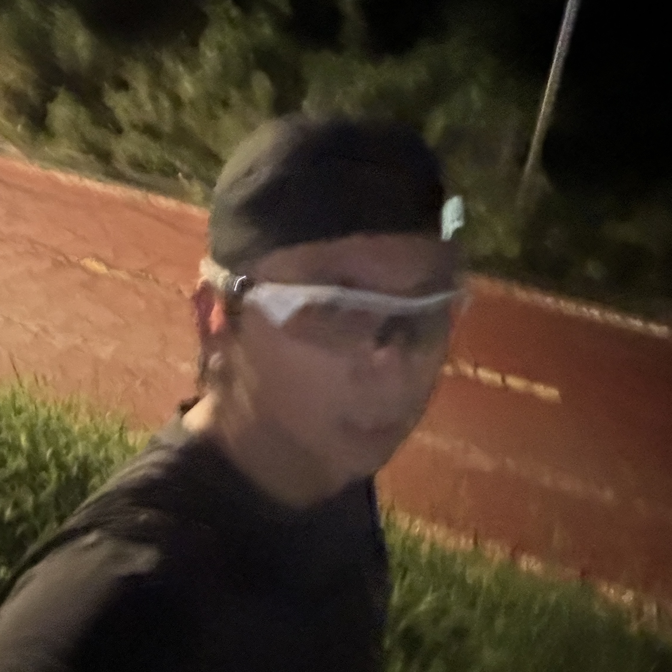 Oakley Radarlock Path White Out Frame Clear To Black Iridium Photochromic Lenses Low Bridge Fit, Nike Aerobill Tailwind Running Cap Black 착용 스타일 - 1