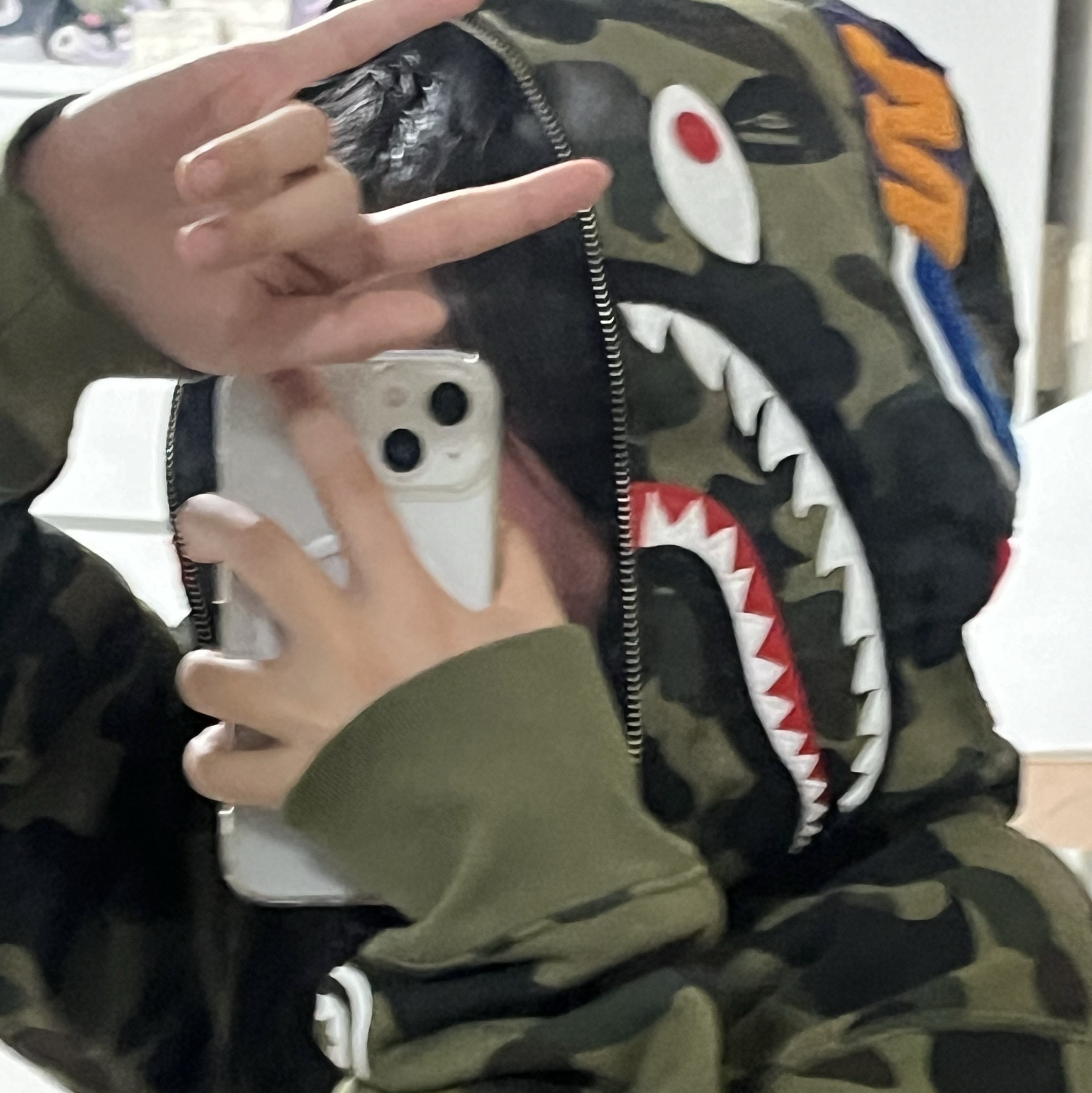 BAPE 1st Camo Shark Full Zip Hoodie Army Green 착용 스타일 - 2