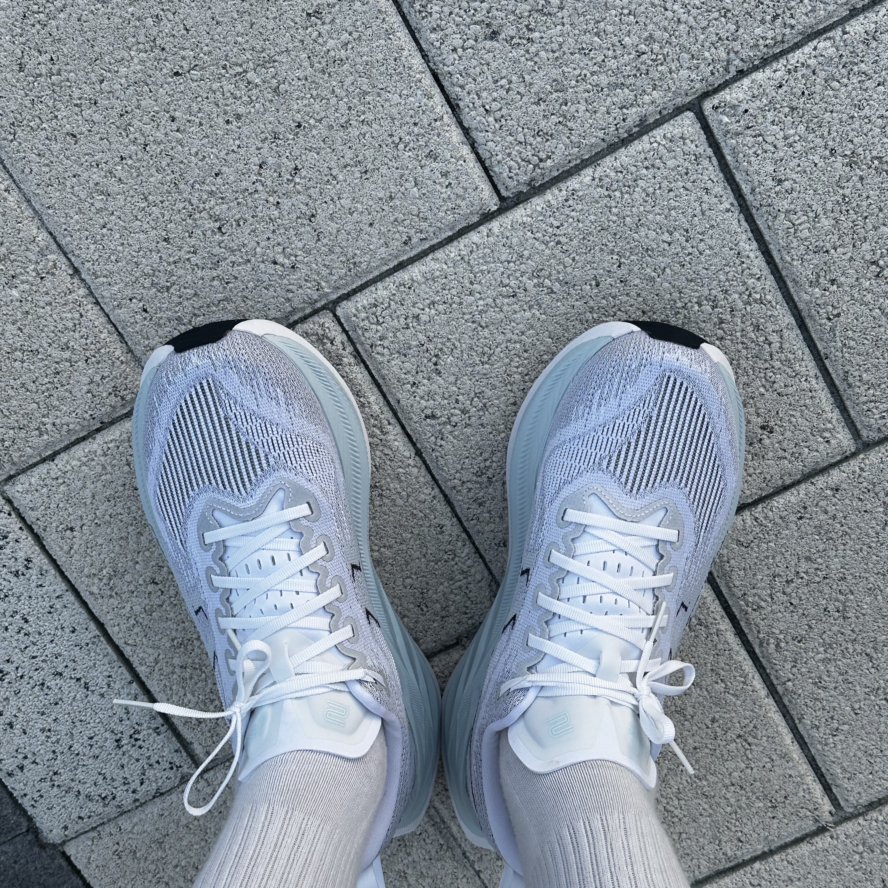 Asics Superblast 2 White Cool Grey 착용 스타일