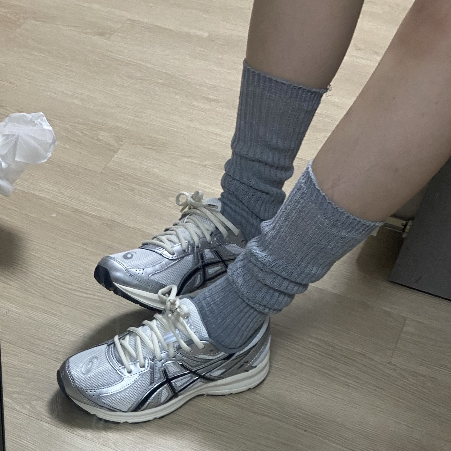 Asics Jog 100 S White Black - 2E Wide 착용 스타일
