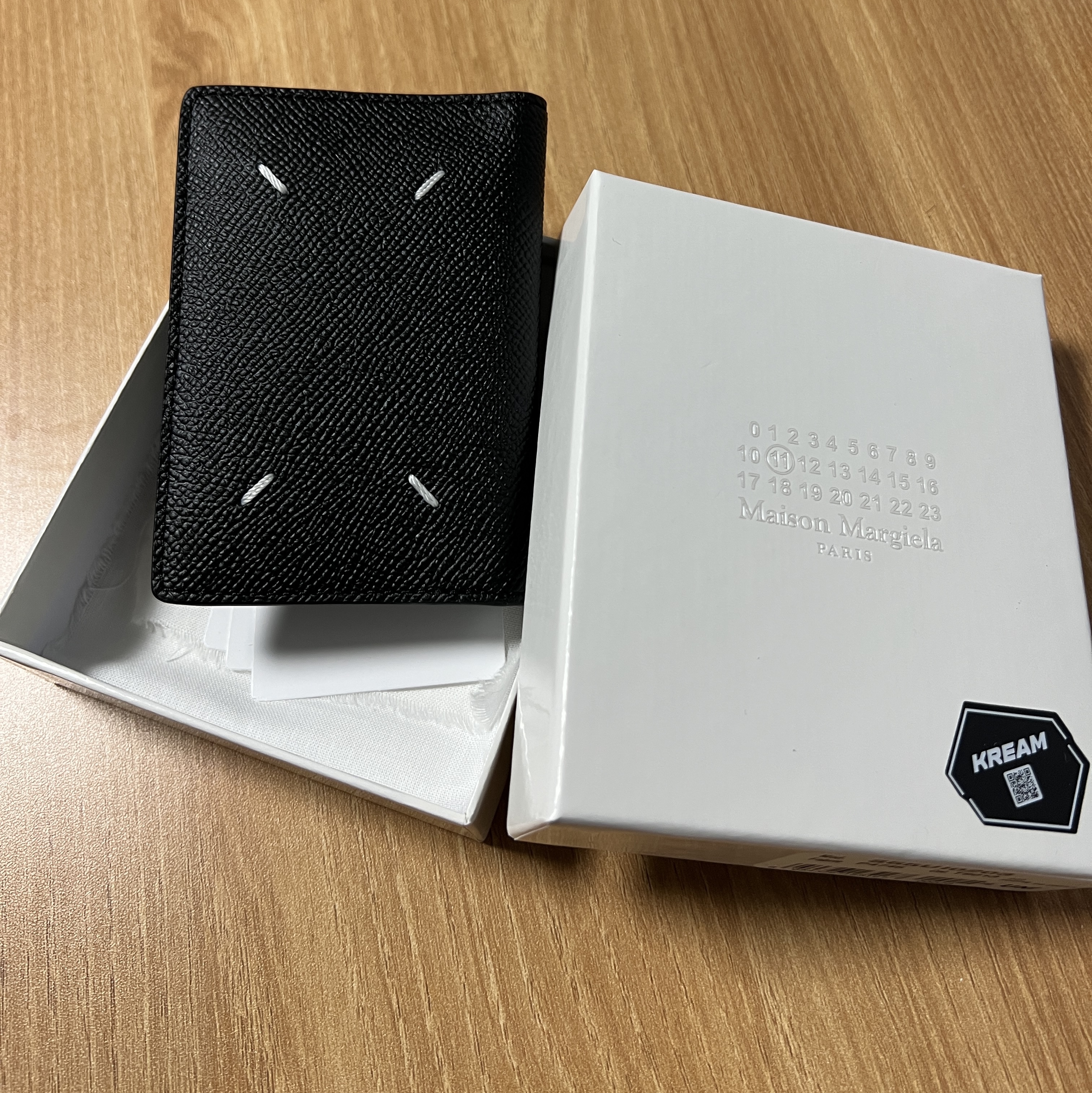 Maison Margiela Leather Bi-Fold Card Holder Black 착용 스타일