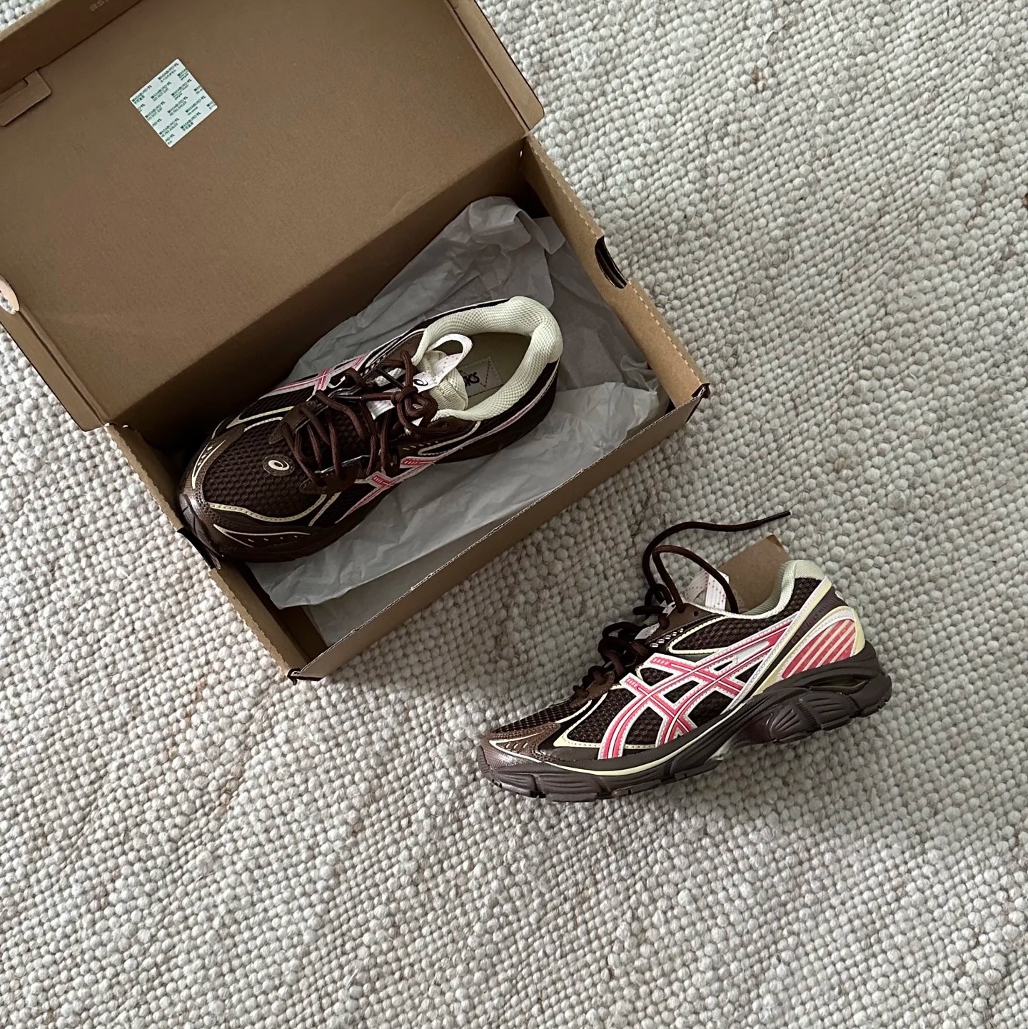 Asics UB8-S GT-2160 Brown Storm Sienna 착용 스타일 - 2
