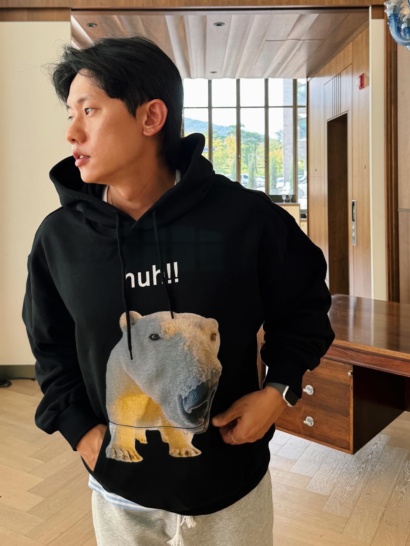 [KREAM 단독] Suade Huh Hoodie Pigment Black, Suade Huh Hoodie Melange Gray 착용 스타일