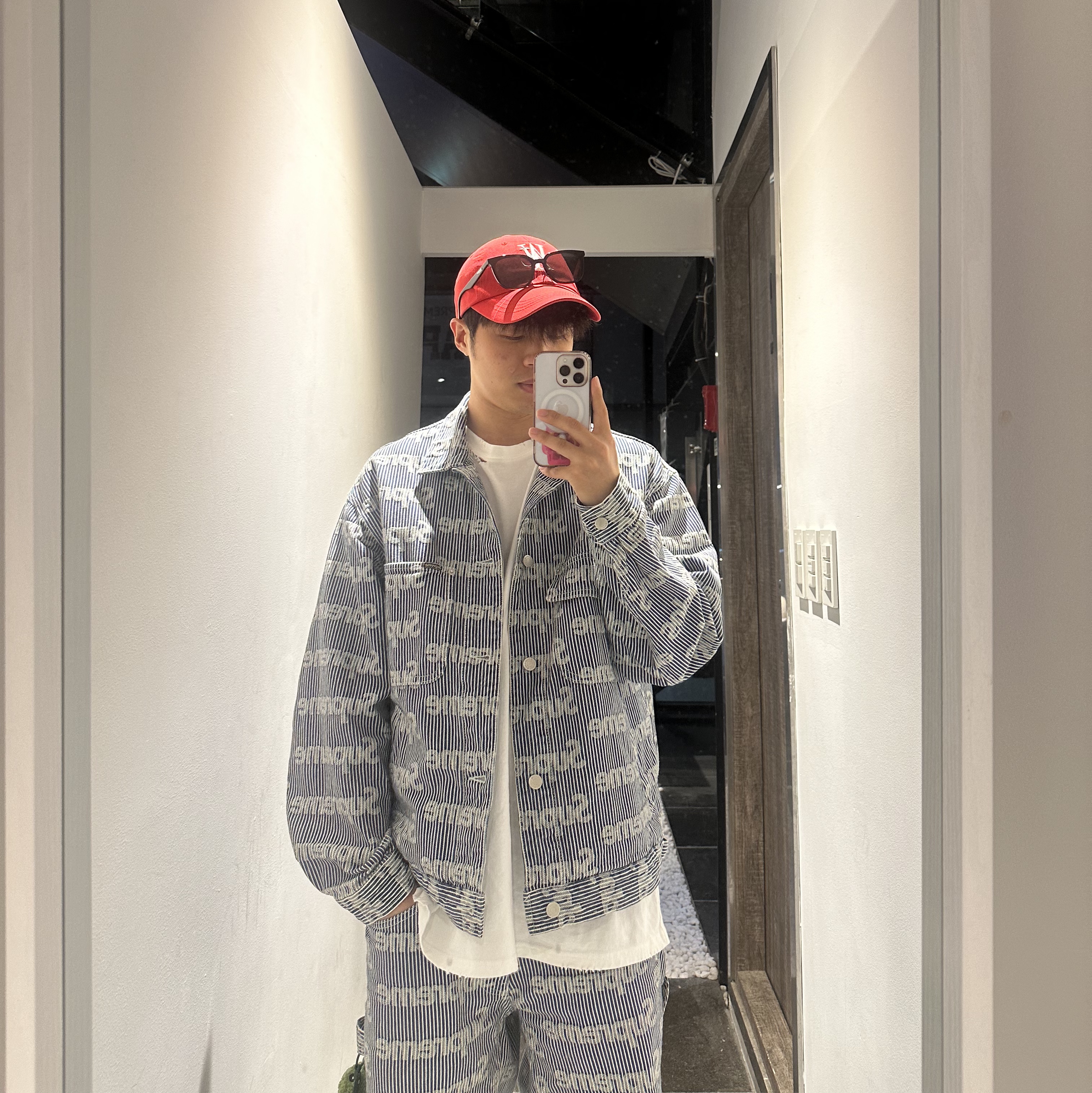 Supreme Denim Chore Trucker Jacket Stripe - 24SS, Supreme Denim Painter Pants Stripe - 24SS 착용 스타일 - 4