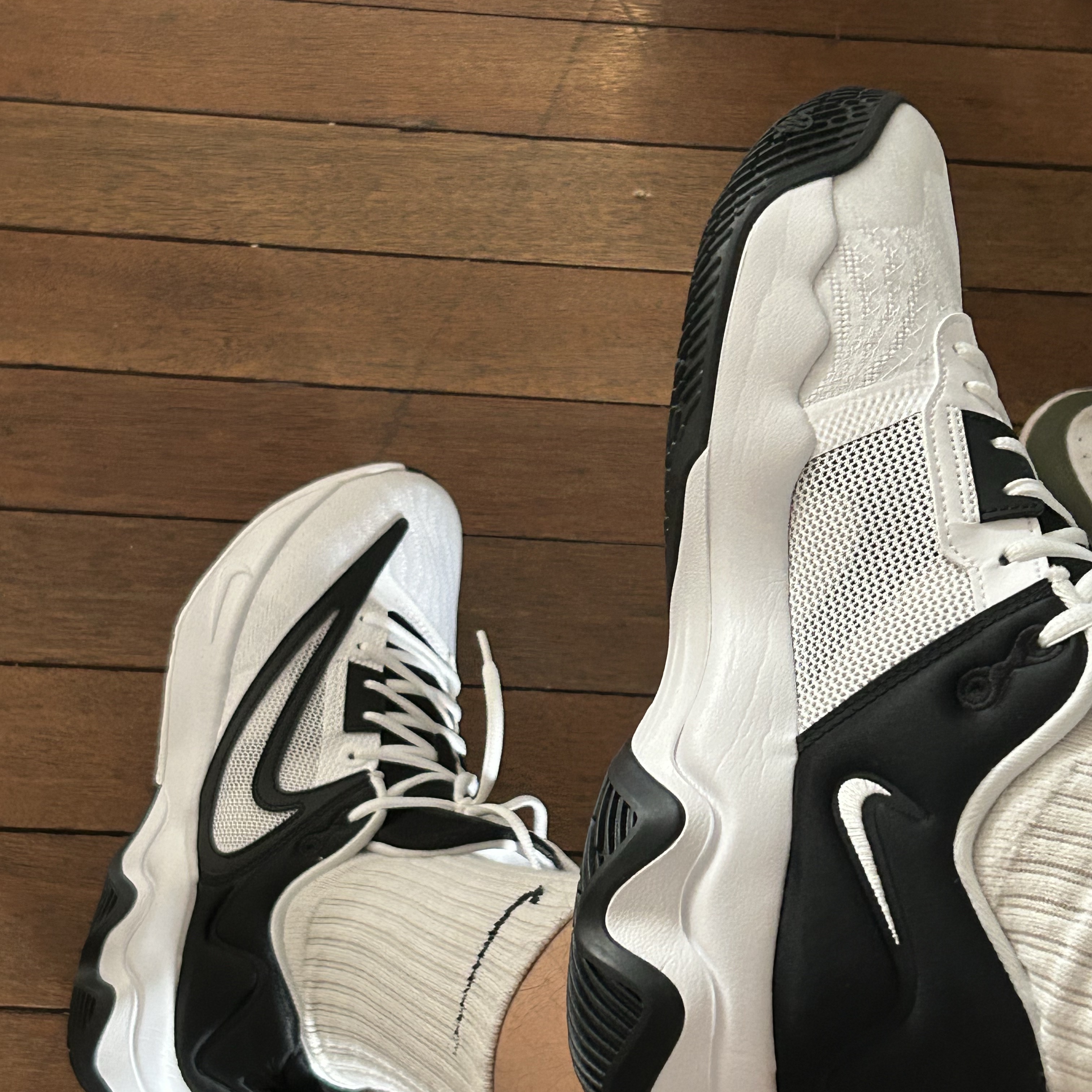 Nike Giannis Immortality 3 EP White Black 착용 스타일