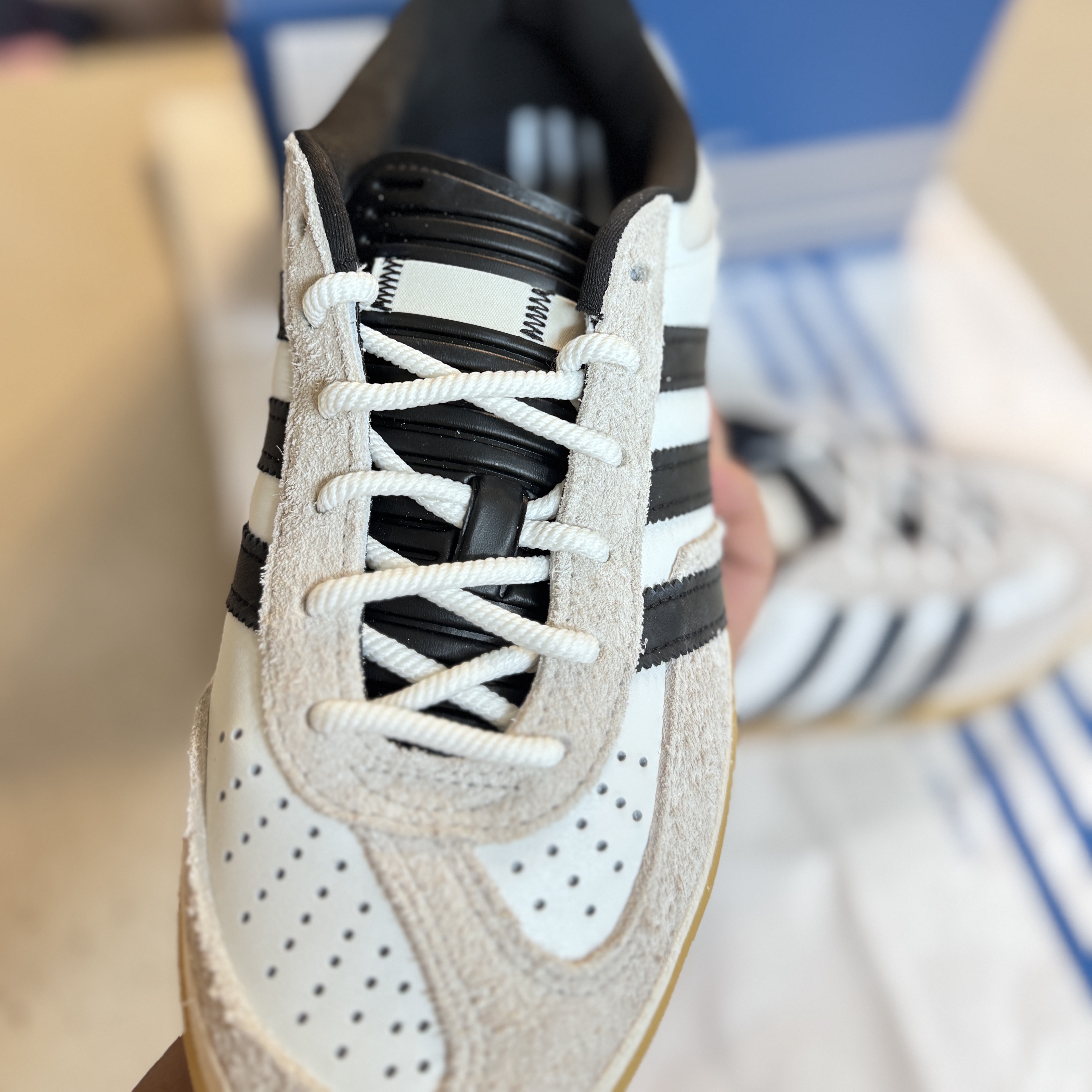 Adidas x Bad Bunny Gazelle Indoor Off White Black 착용 스타일 - 3