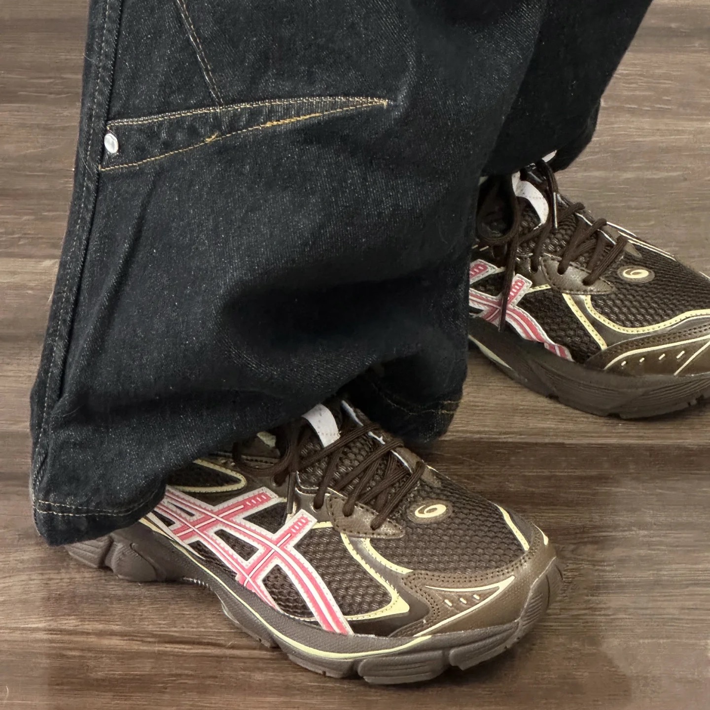 Asics UB8-S GT-2160 Brown Storm Sienna 착용 스타일 - 2