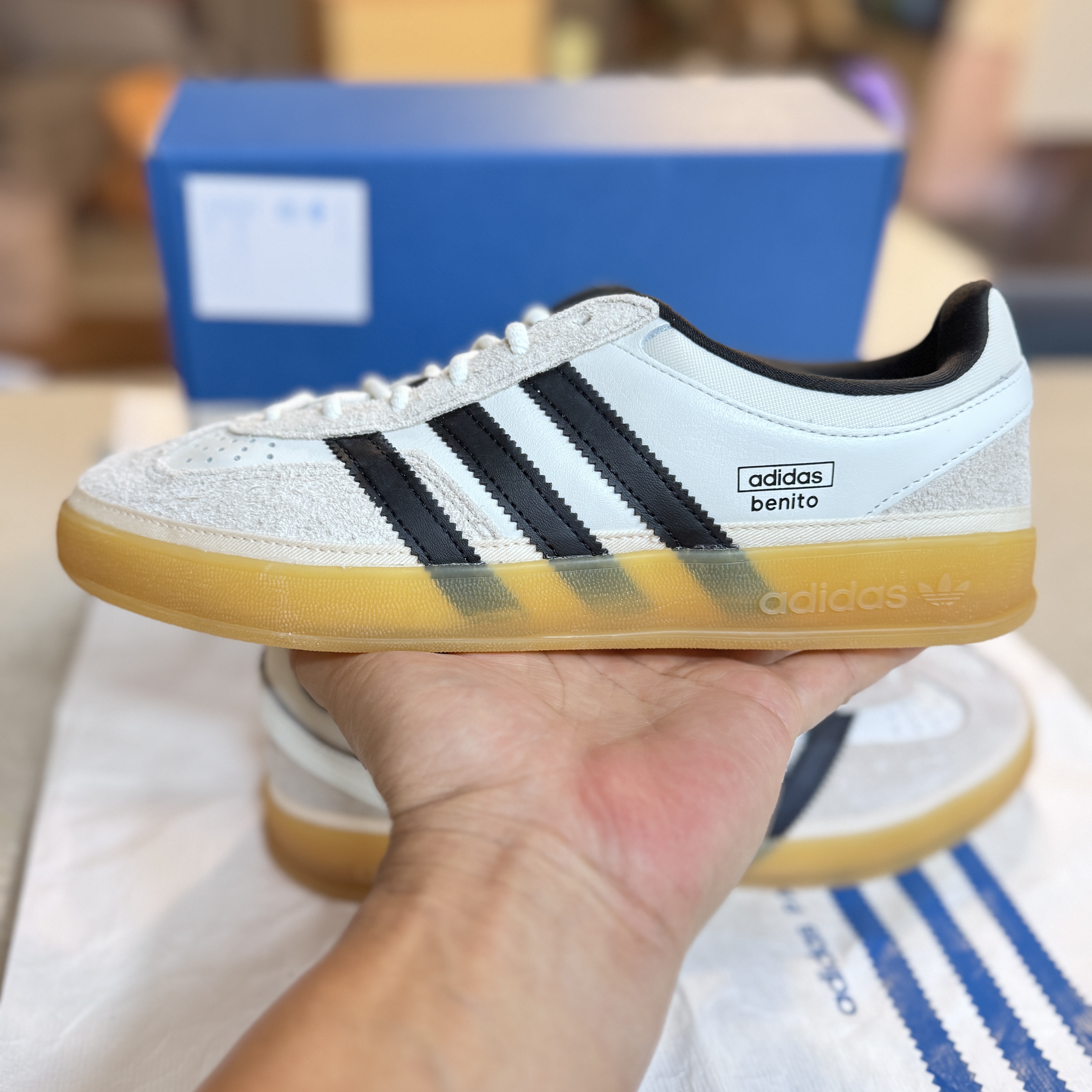 Adidas x Bad Bunny Gazelle Indoor Off White Black 착용 스타일 - 2