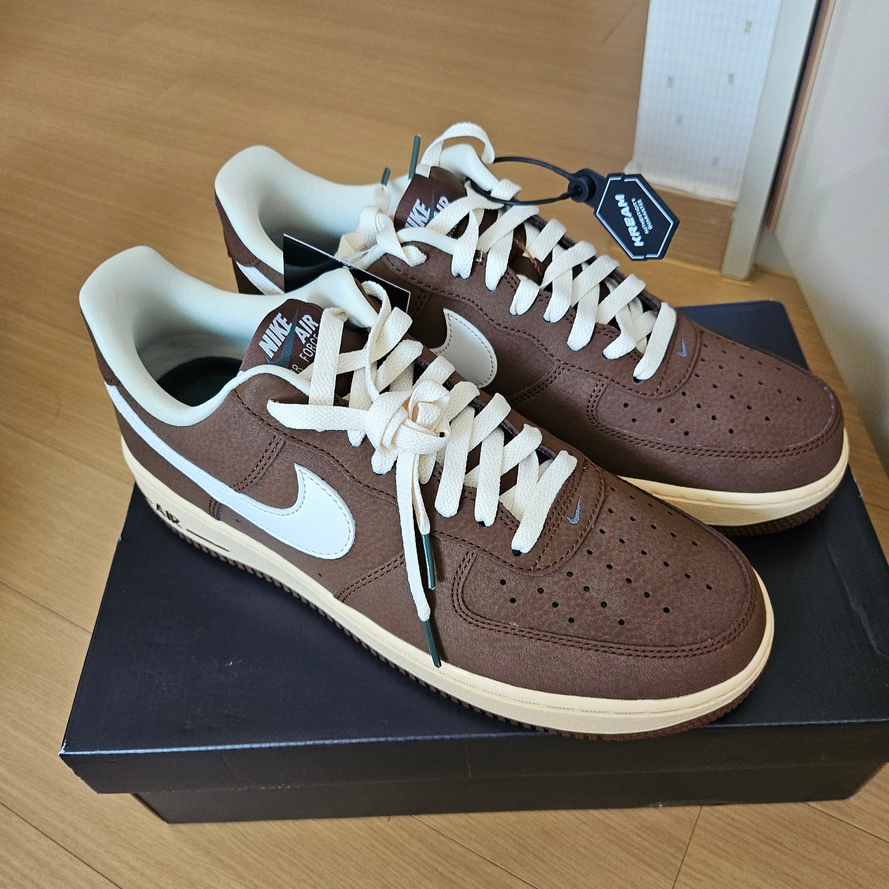 Nike Air Force 1 '07 Cacao Wow Coconut Milk 착용 스타일