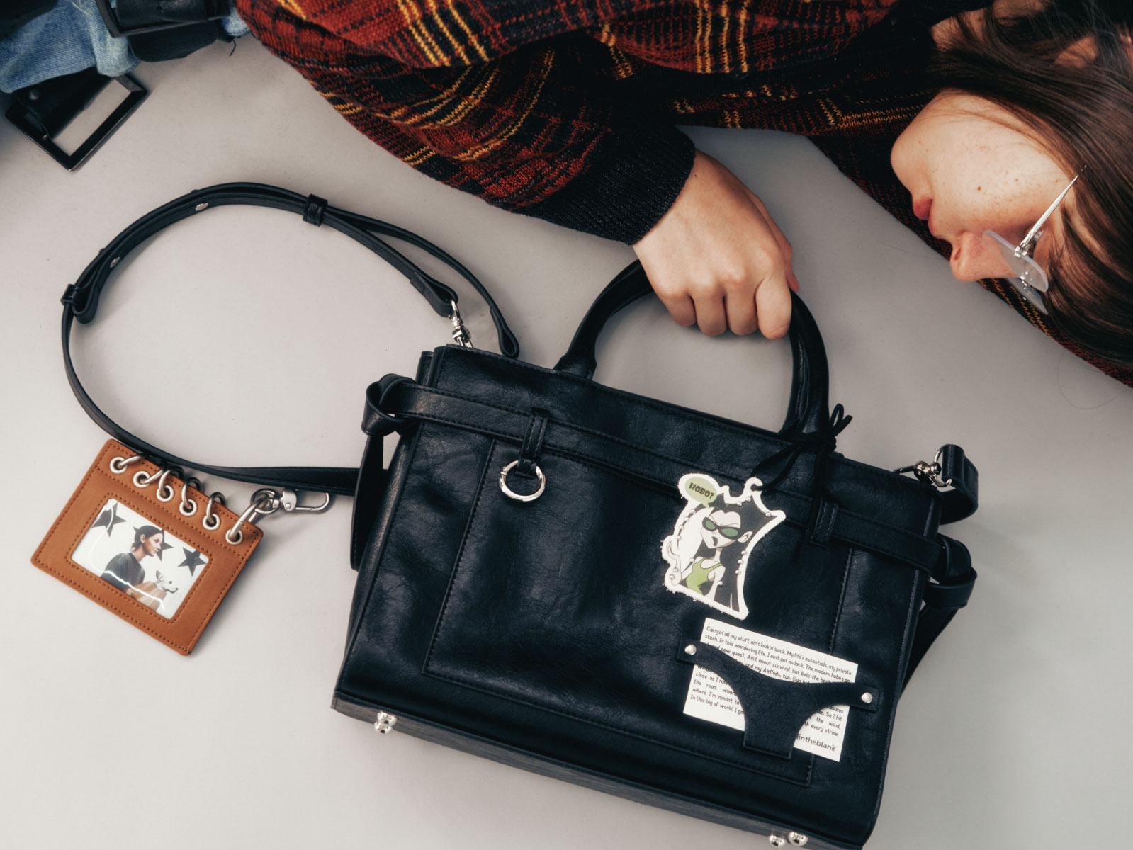 필인더블랭크 배터리 색 백 미디움 블랙 아이보리