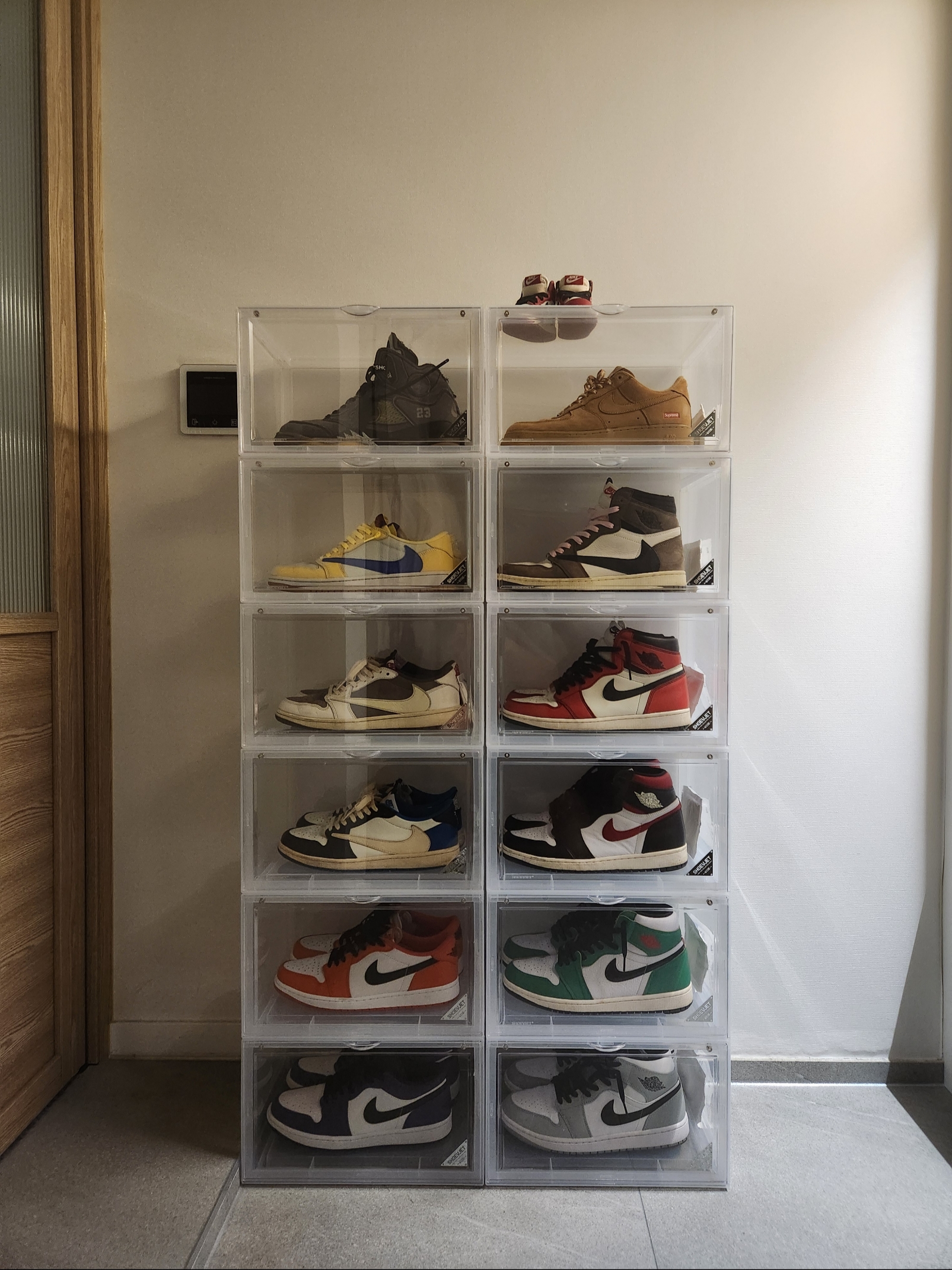 Jordan 5 x Off-White Retro SP Black Muslin, Nike x Supreme Air Force 1 Low Flax 착용 스타일