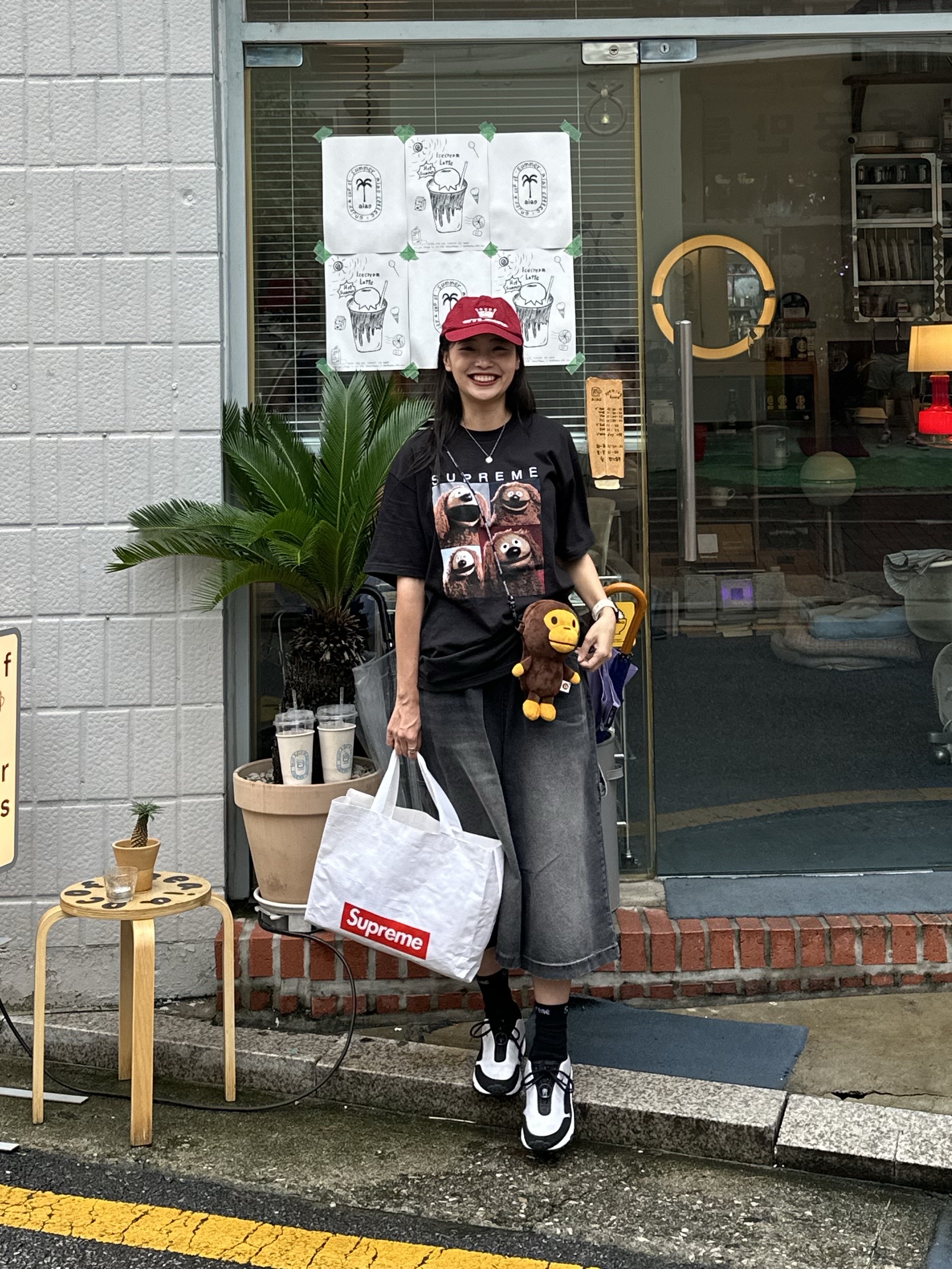 Supreme Rowlf T-Shirt Black - 24SS, Nike x Comme des Garcons Homme Plus Air Max Sunder SP White Black 착용 스타일 - 3