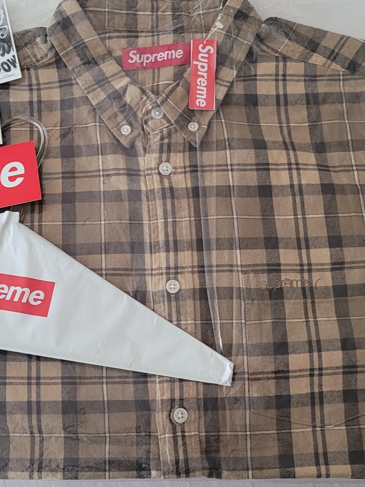 Supreme Plaid Flannel Shirt Tan - 24FW, Supreme Plaid Flannel Shirt Black - 24SS 착용 스타일 - 1