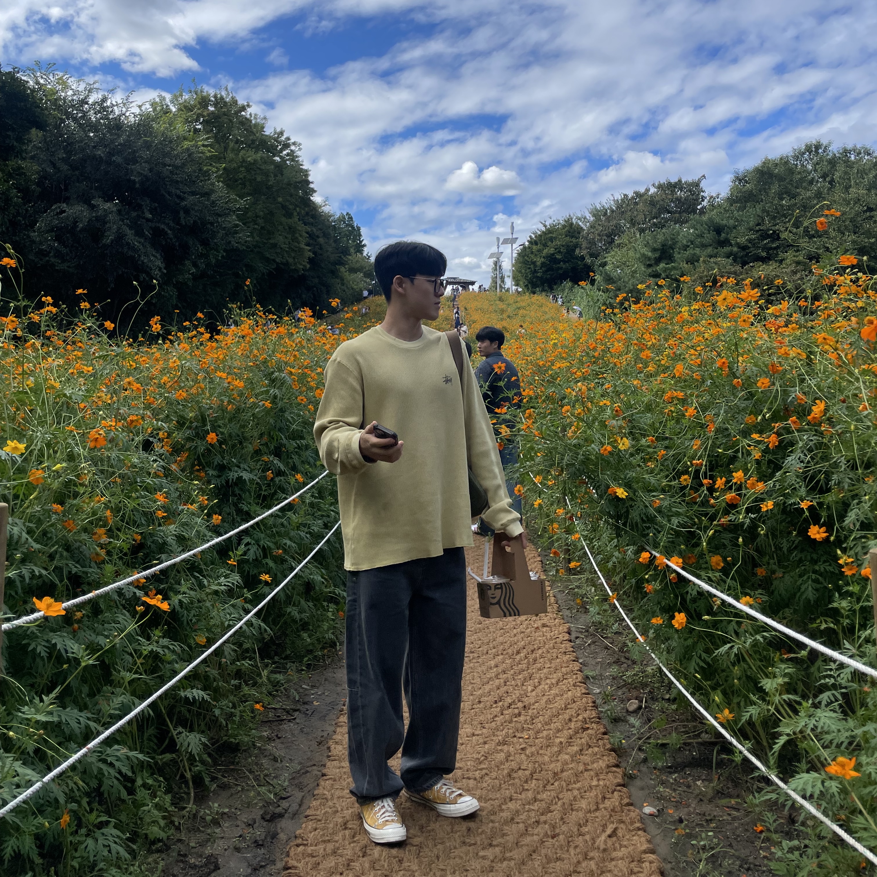 Stussy Basic Stock Thermal LS T-Shirt Dusty Yellow 착용 스타일 - 1
