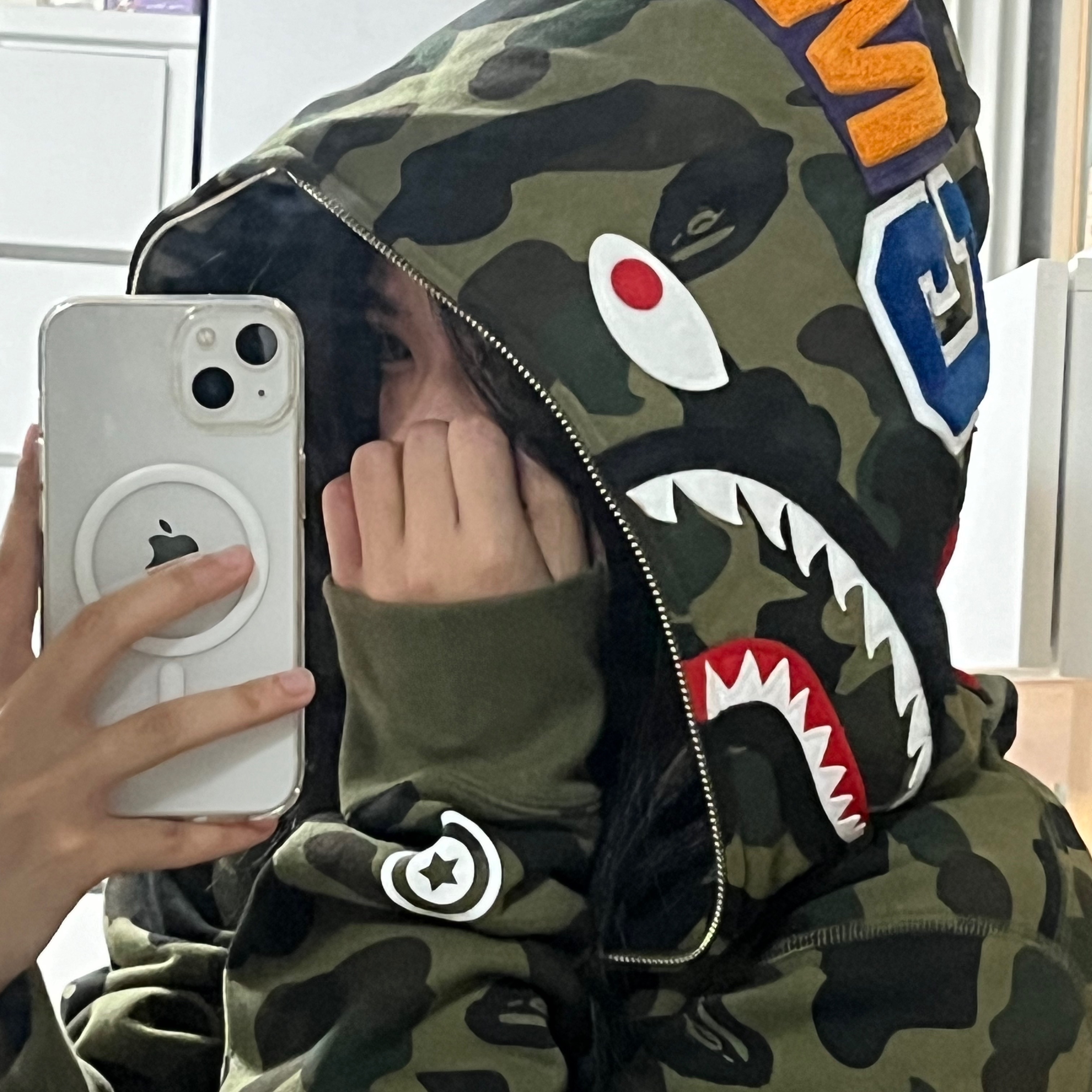 BAPE 1st Camo Shark Full Zip Hoodie Army Green 착용 스타일 - 1