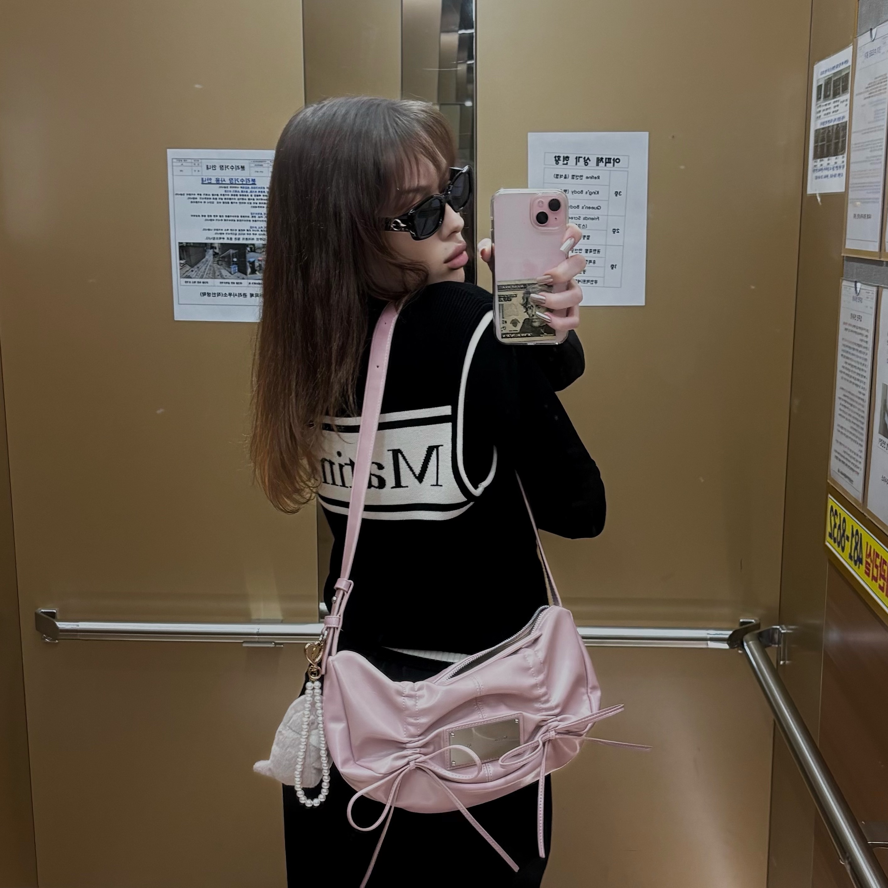 Matin Kim Half Shirring Ribbon Round Bag Pink, (W) Matin Kim Spell Point Stripe Knit Vest Black 착용 스타일