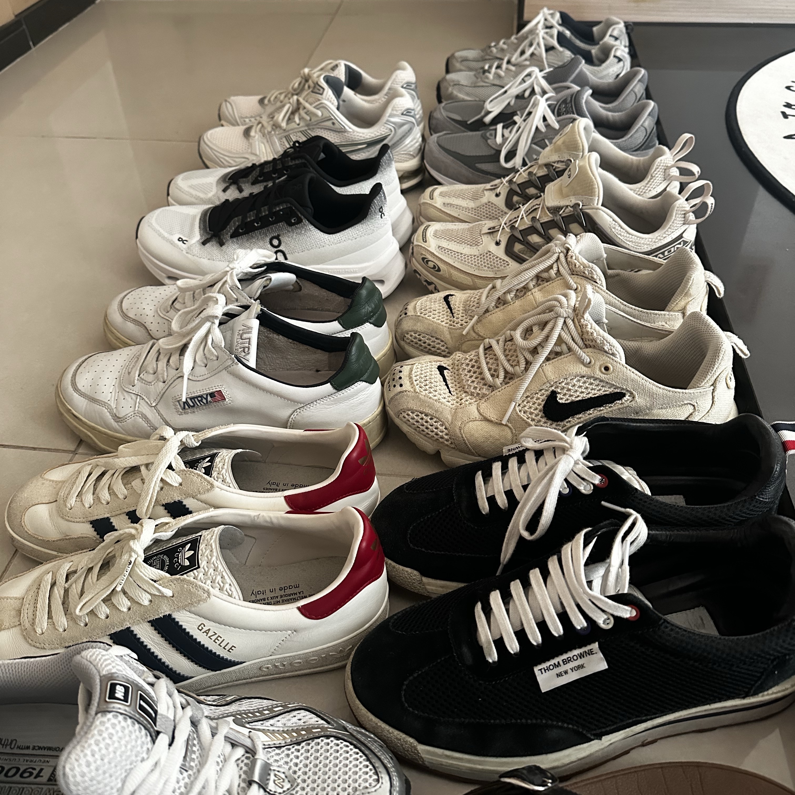 Gucci x Adidas Gazelle Sneakers White, Thom Browne Heavy Athletic Mesh Tech Runner Navy 착용 스타일