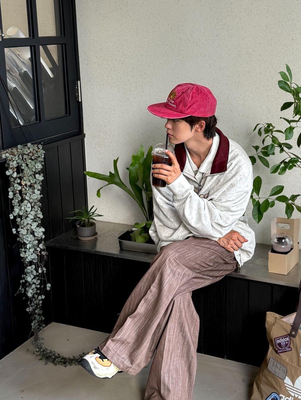 HS x Hank Relaxed Fit Cap Red 착용 스타일