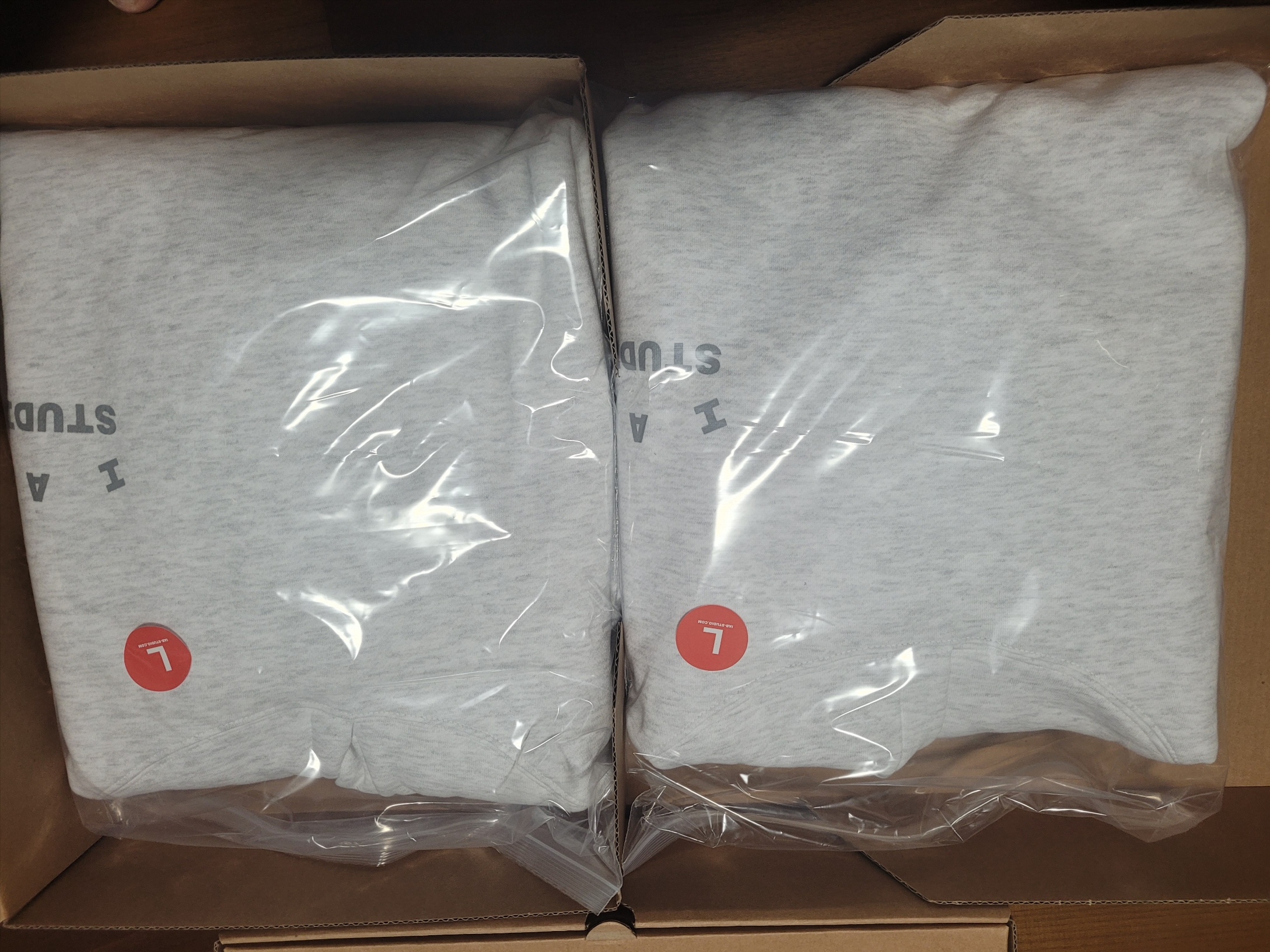 IAB Studio Hoodie Light Gray 착용 스타일