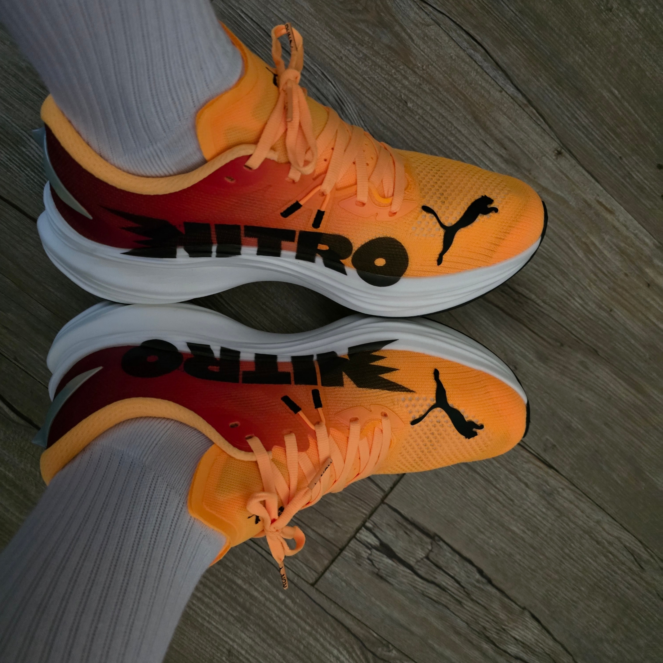Puma Deviate Nitro 3 Fade Sun Stream Sunset Glow 착용 스타일