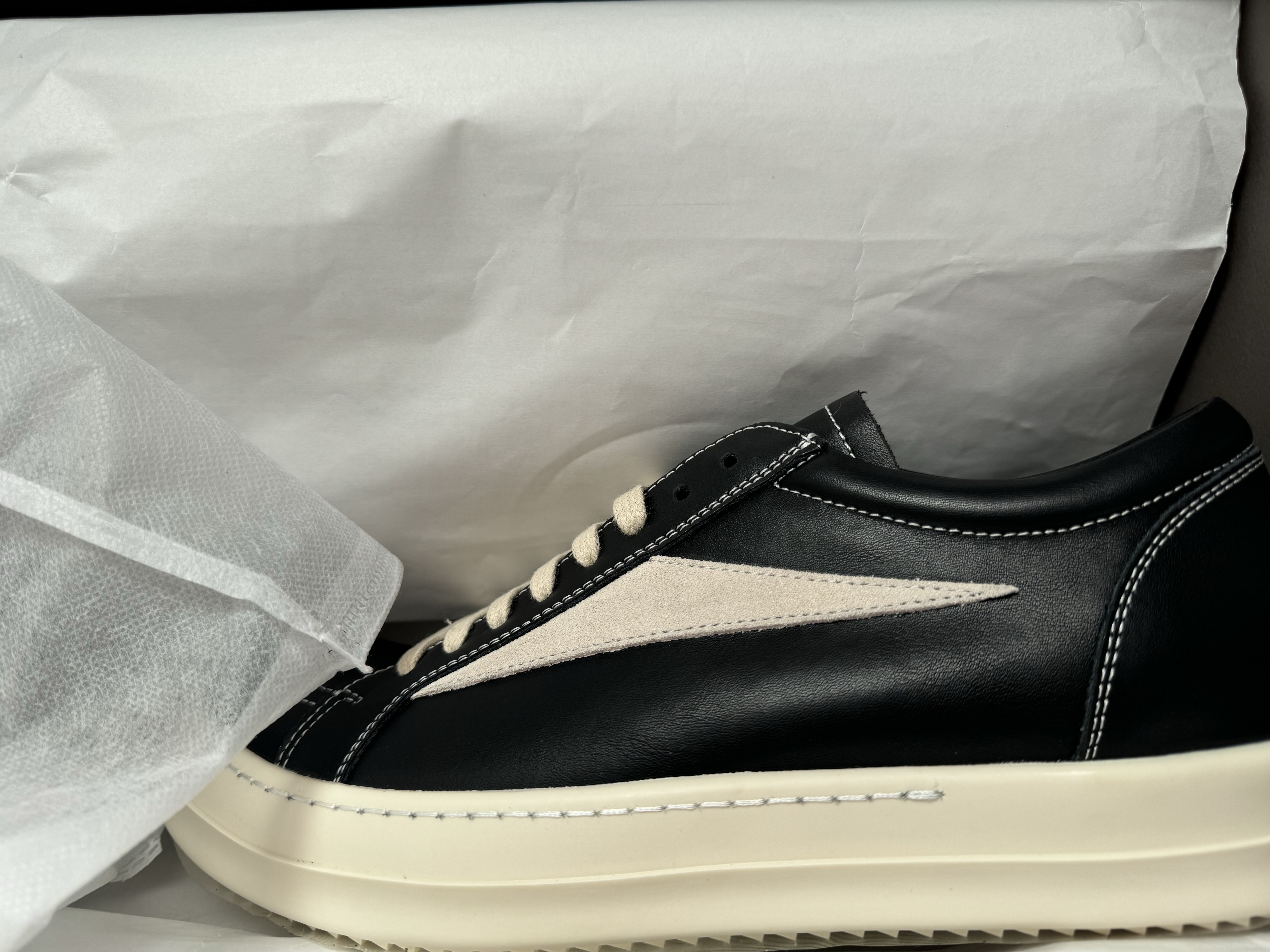 Rick Owens Vintage Sneaks Black Milk 착용 스타일 - 1