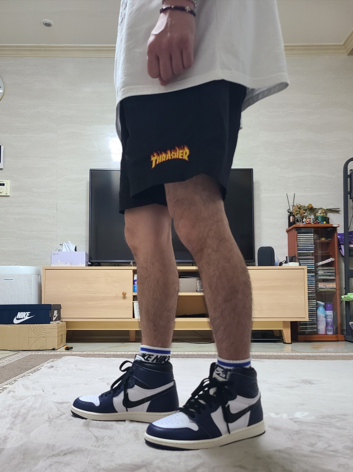 Jordan 1 Retro High OG Midnight Navy 착용 스타일 - 3