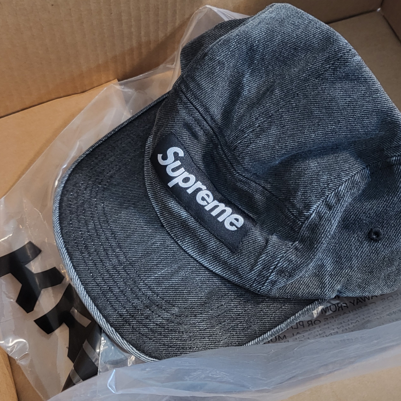 Supreme Coated Denim Camp Cap Black - 24SS 착용 스타일 - 1