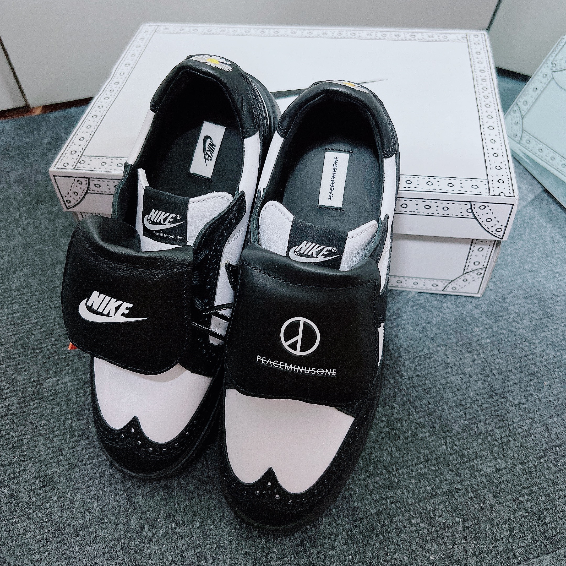 Nike x Peaceminusone Kwondo1 Black and White, IAB Studio Socks White (5 Pack) 착용 스타일 - 3