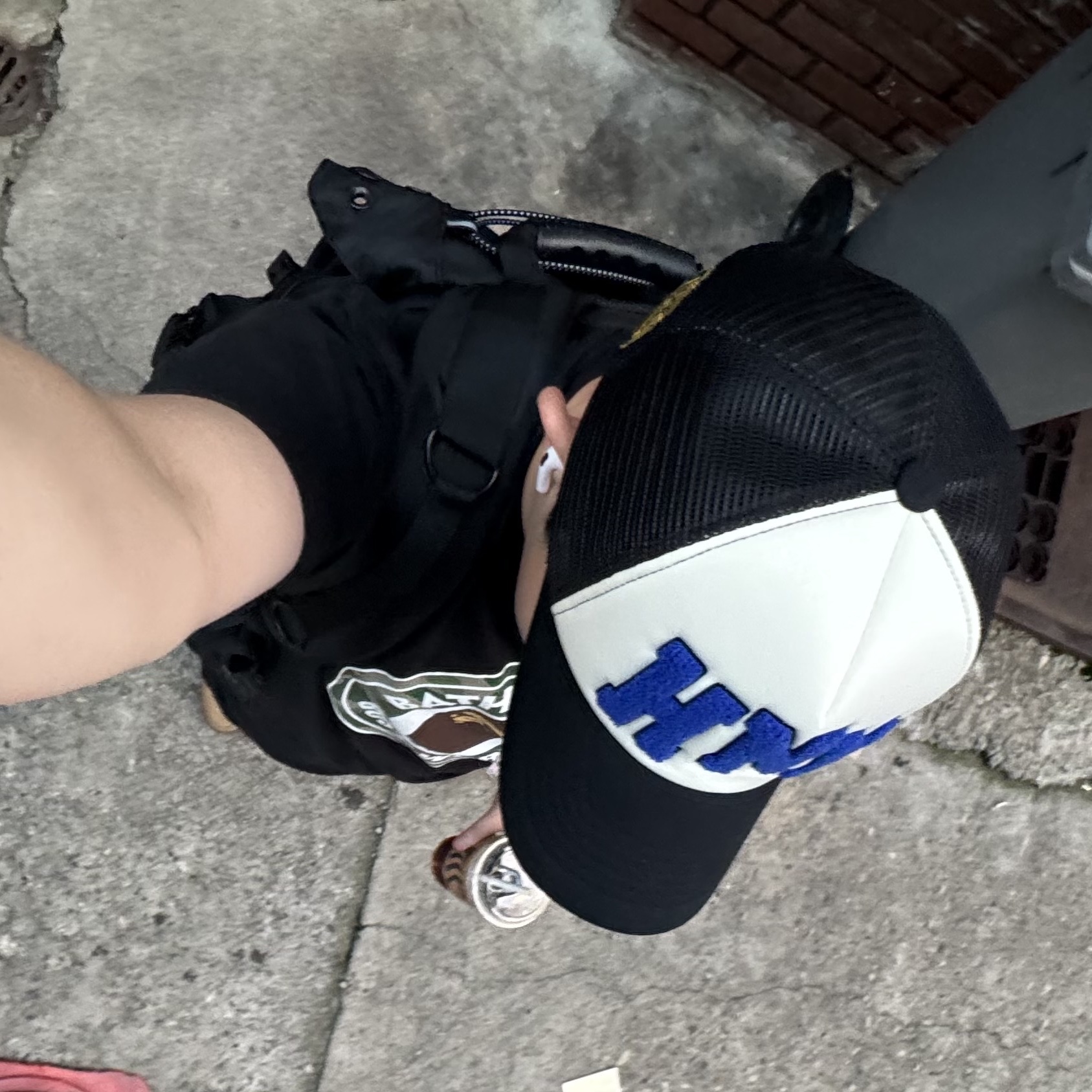 Honey Scoop House HNY Logo Trucker Cap Black, (GS) Nike Air Force 1 LV8 3 Wheat 착용 스타일