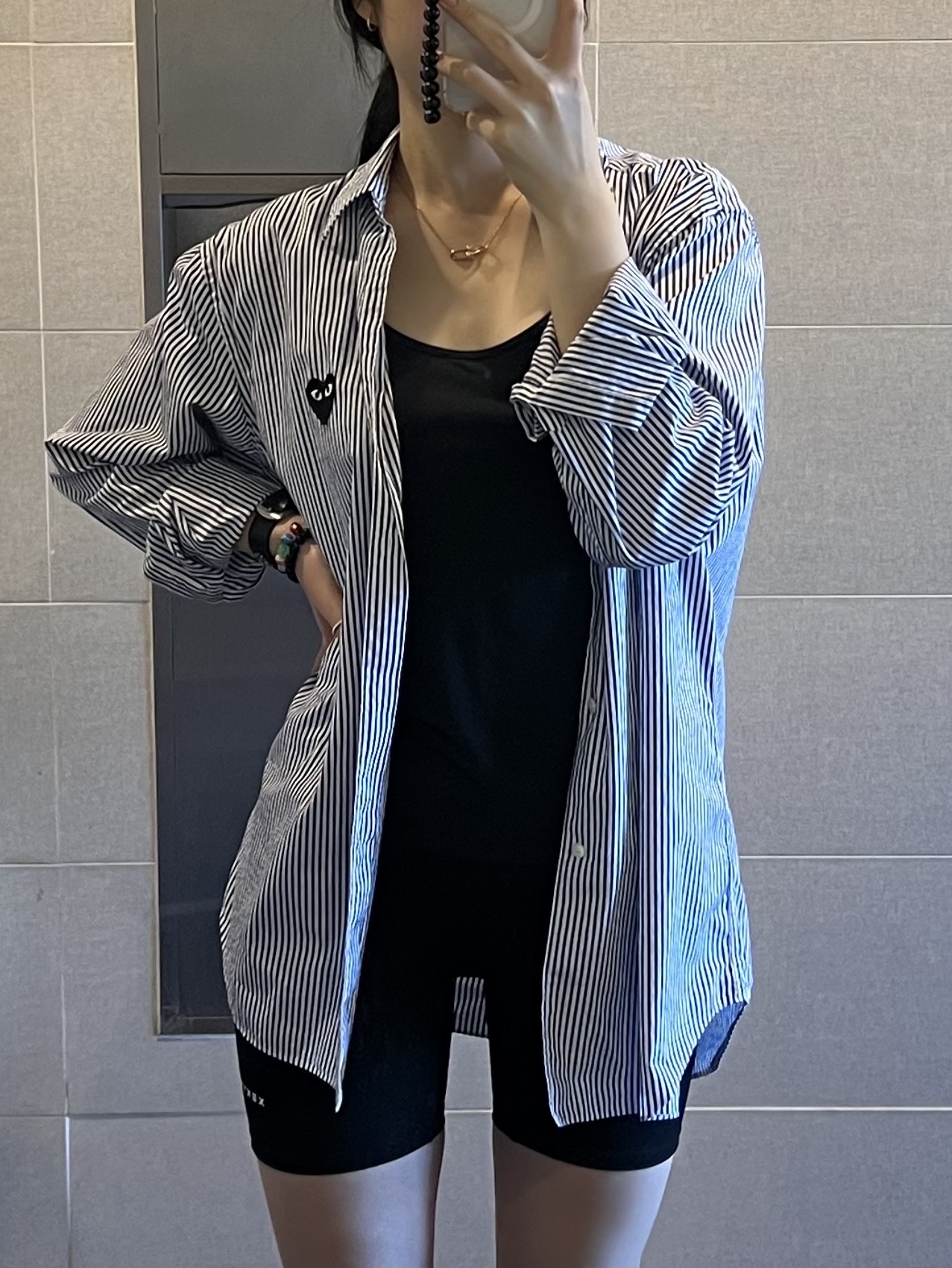 Play Comme des Garcons Striped Black Heart Shirt Blue 착용 스타일 - 6
