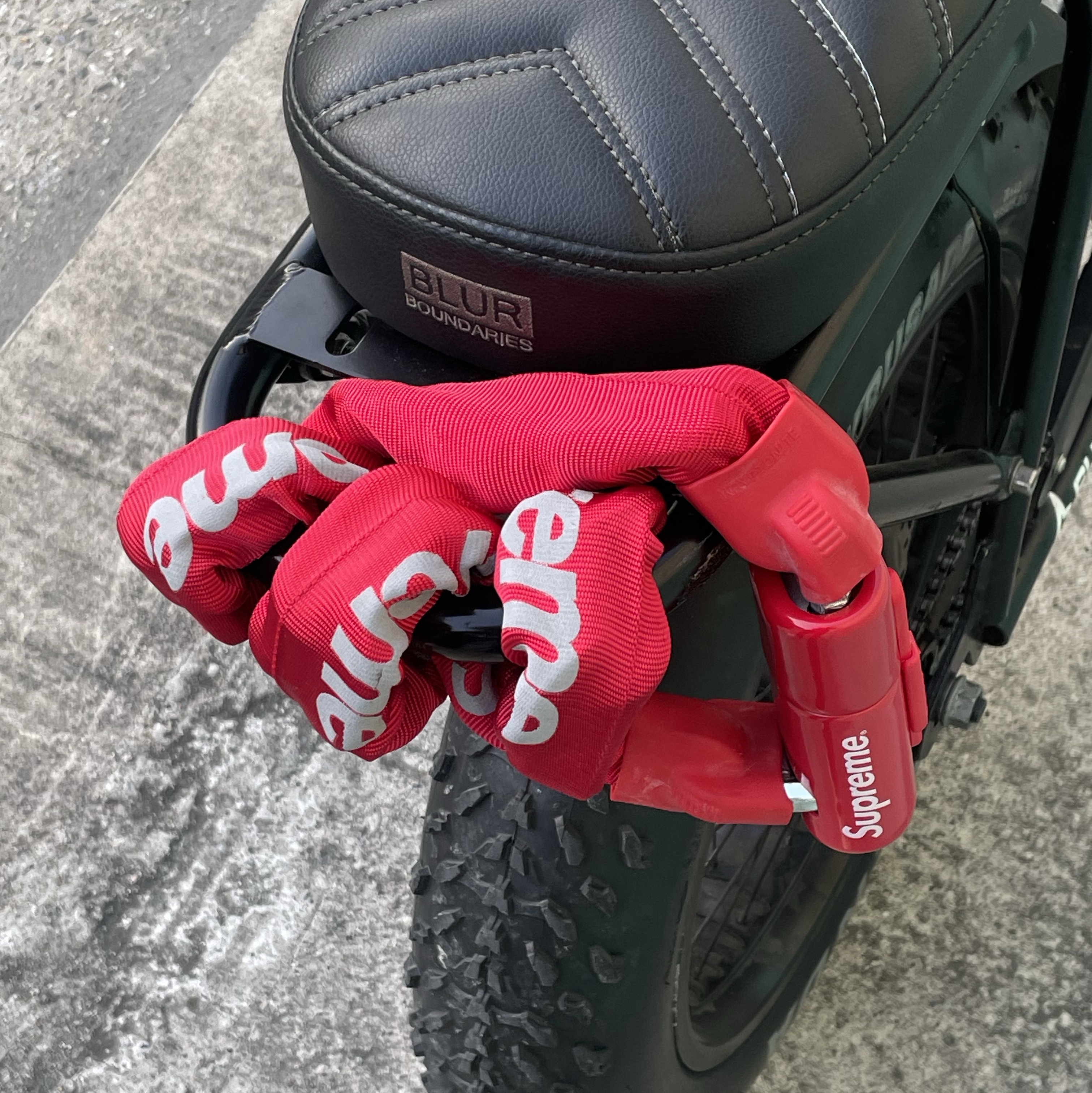 Supreme Kryptonite Integrated Chain Lock - 21SS 착용 스타일