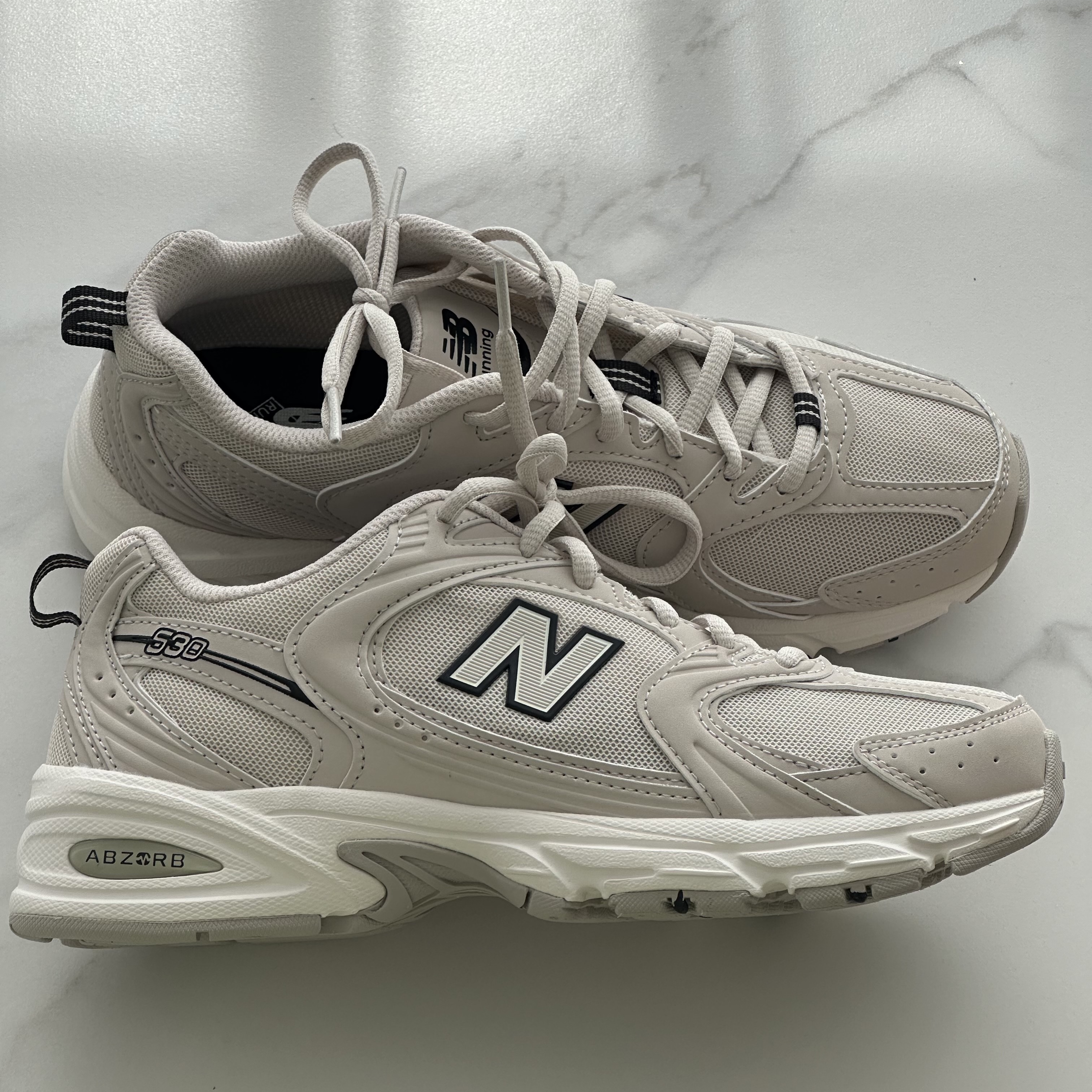 New Balance 530 Ivory 착용 스타일
