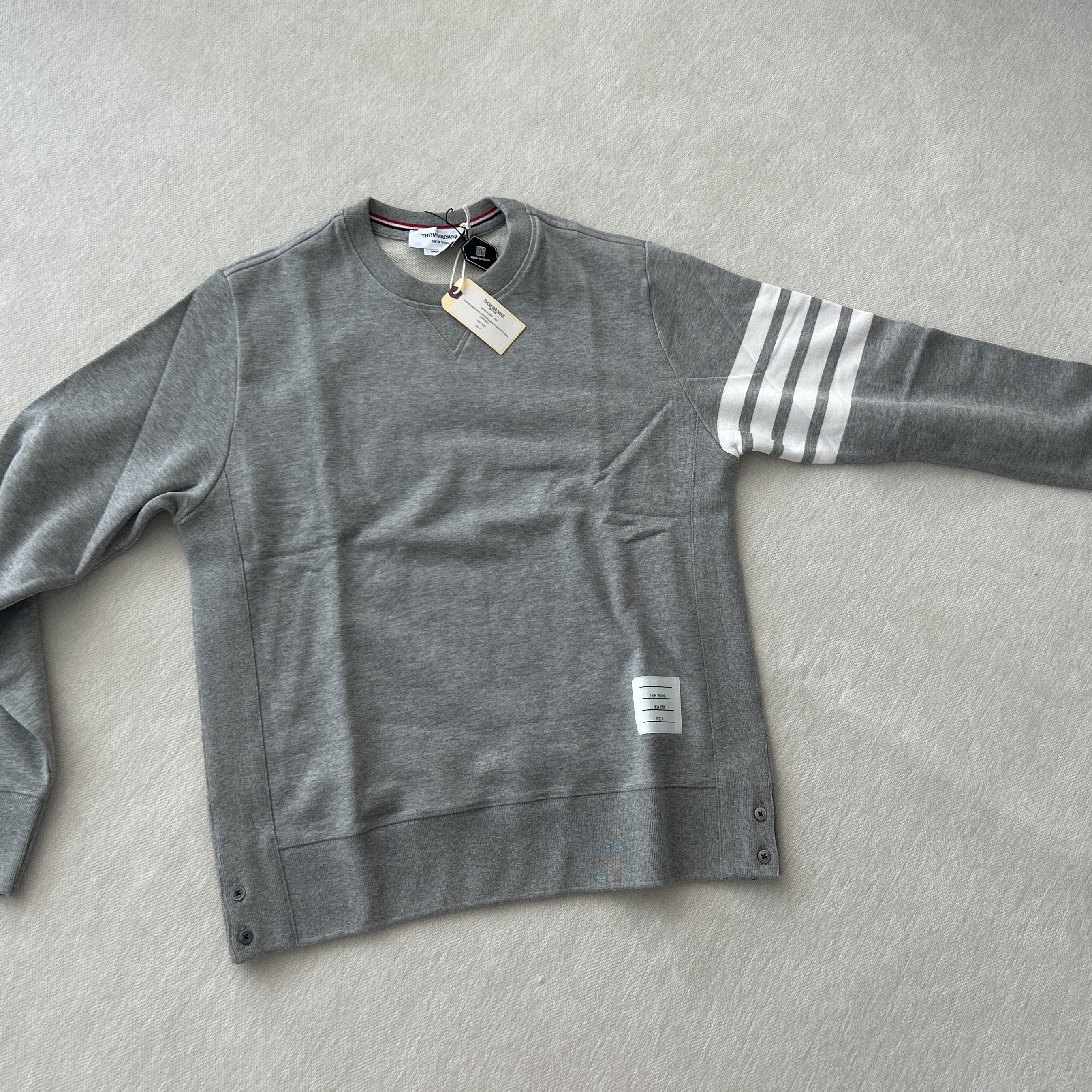 Thom Browne Engineered 4-Bar Sweatshirt Light Grey 착용 스타일