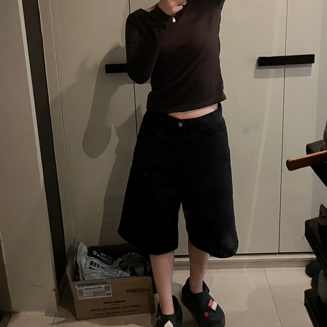 Crocs Stomp Clog Black 착용 스타일