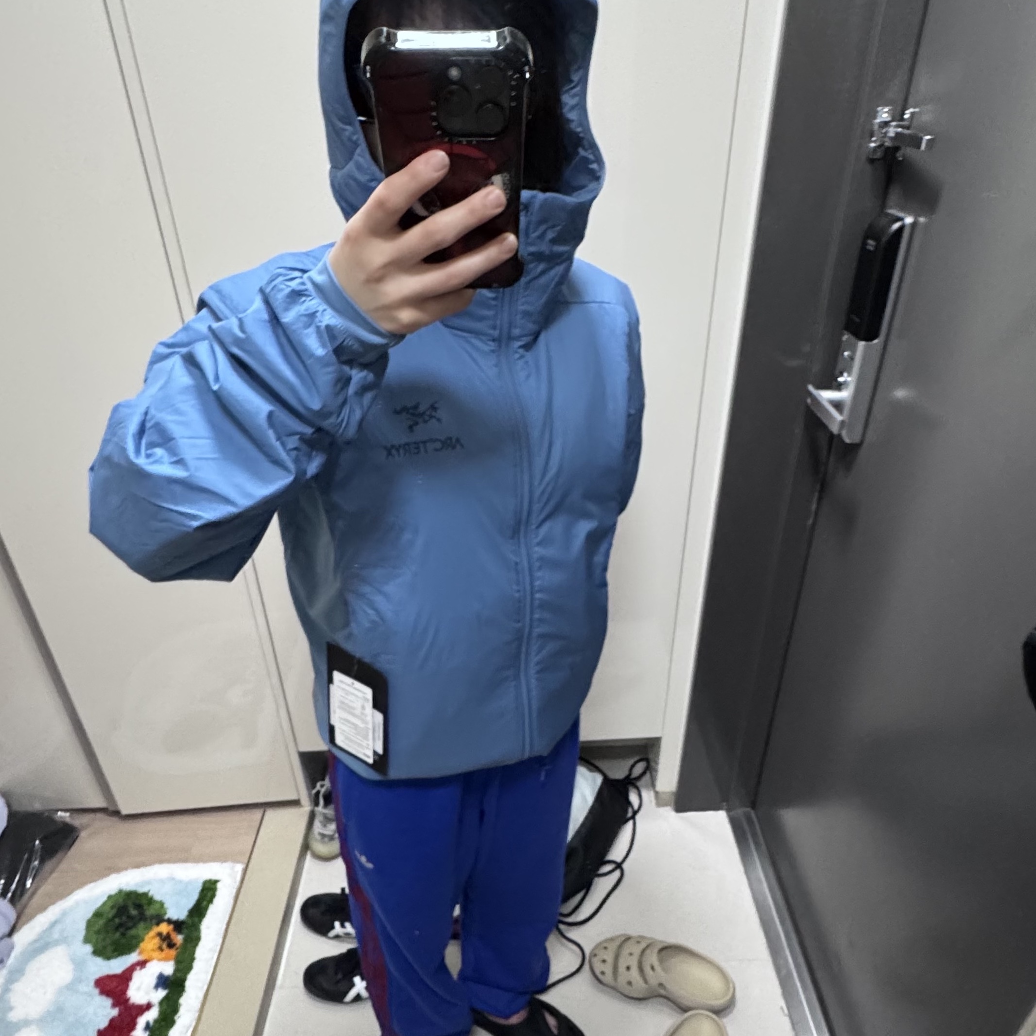 Arc'teryx Atom Hoody Stone Wash 착용 스타일 - 2