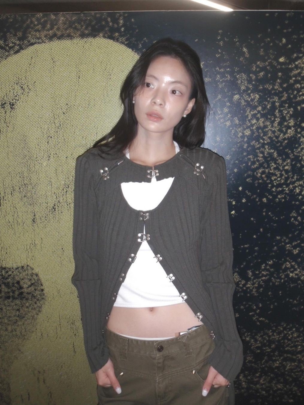 Vacant Archive Women Trued Hooked Bolero Cardigan Black, Vacant Archive Women Trued Hooked Bolero Cardigan Khaki 착용 스타일