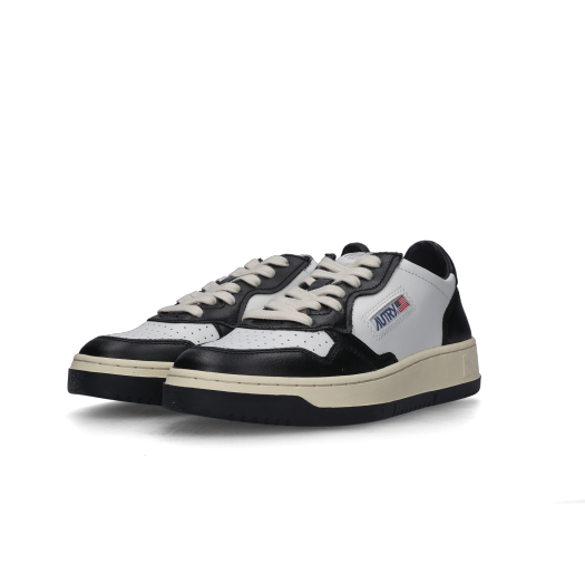 (W) Autry Medalist Low Leather Sneakers Black White