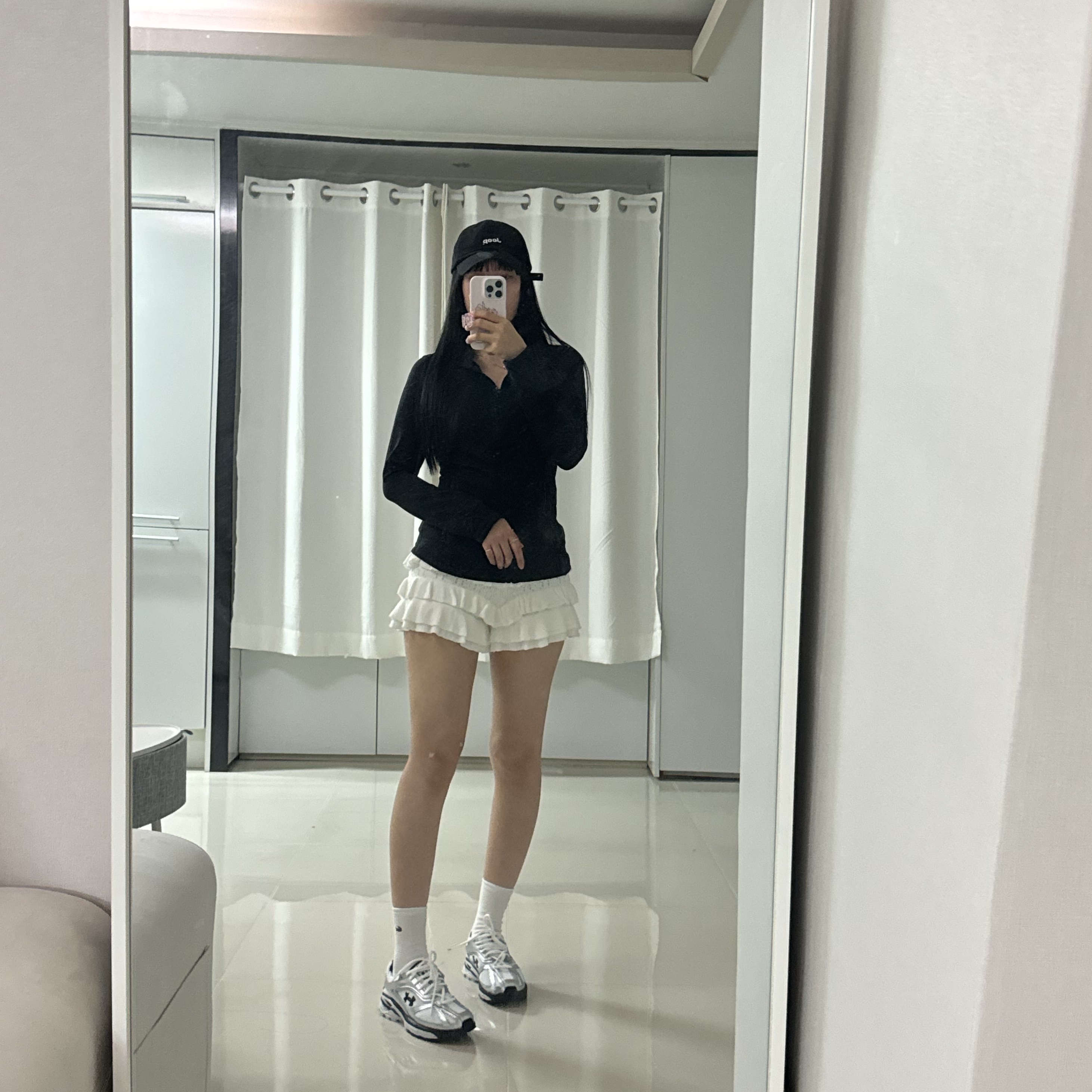 Under Armour Hovr Apparition Castlerock Metallic Black, Under Armour UA HOVR apparition Summit White Ivory Dune 착용 스타일 - 2