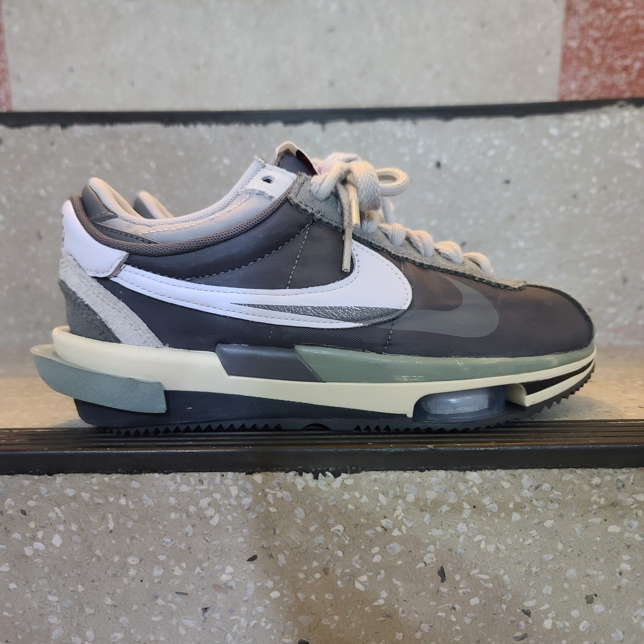 Nike x Sacai Zoom Cortez SP Iron Grey 착용 스타일 - 1