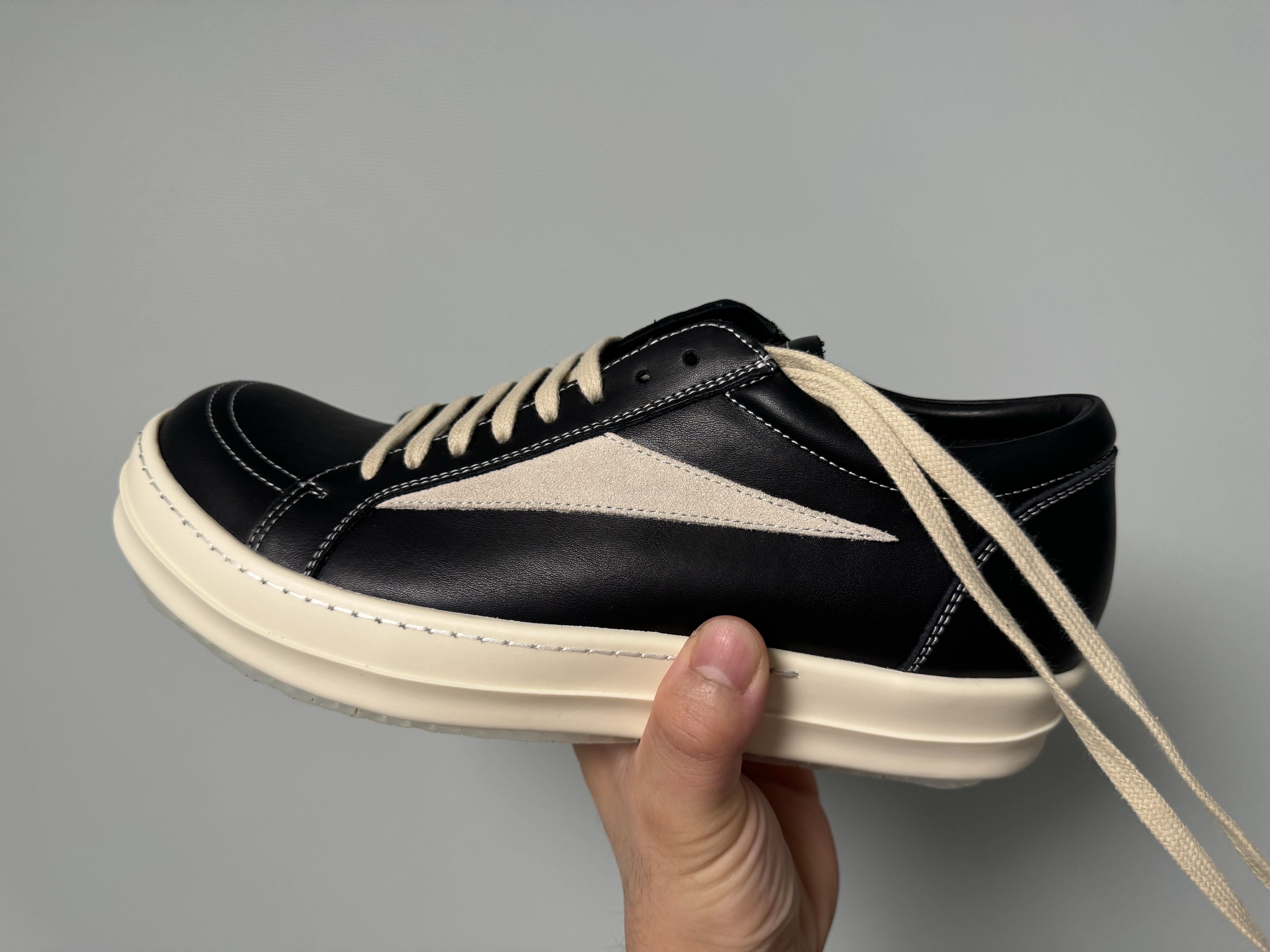 Rick Owens Vintage Sneaks Black Milk 착용 스타일 - 2