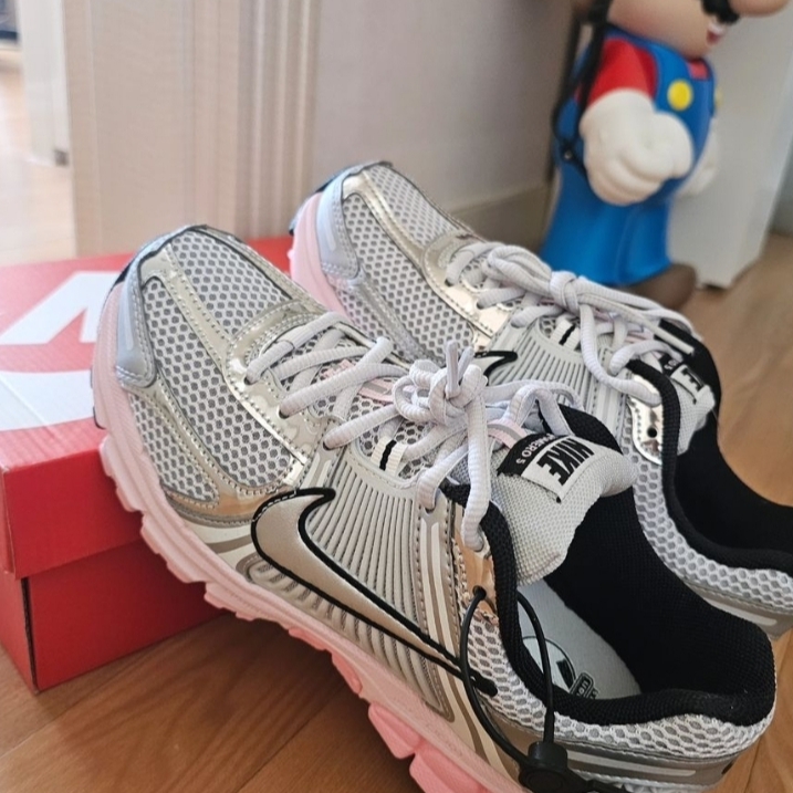 (W) Nike Zoom Vomero 5 Photon Dust Pink Foam 착용 스타일