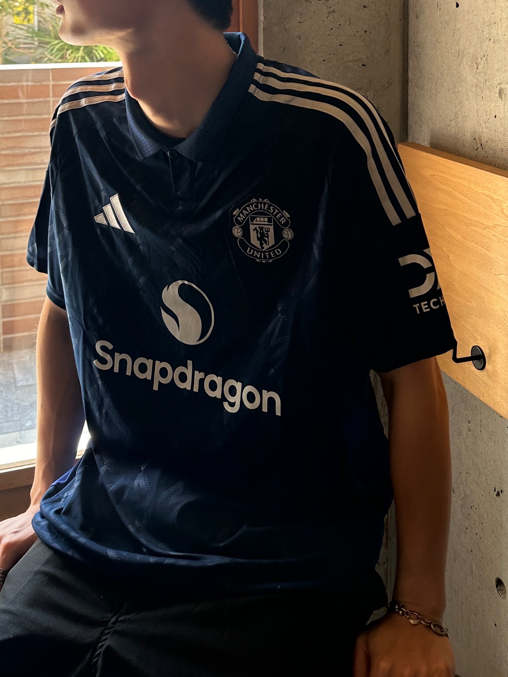 Adidas Manchester United 2024/25 Away Jersey Night Indigo - KR Sizing (Non Marking Ver.), Balenciaga x Crocs Slide Sandal Black 착용 스타일 - 3