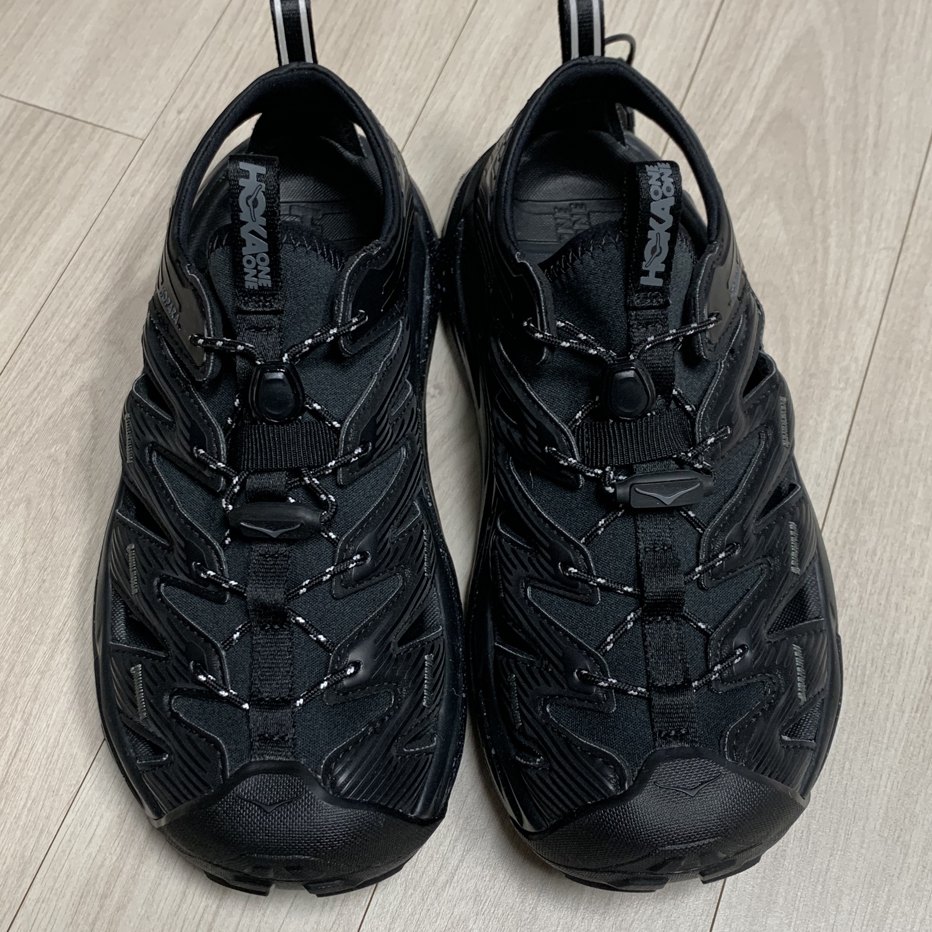 Hoka Hopara Black Castle Rock 착용 스타일 - 2